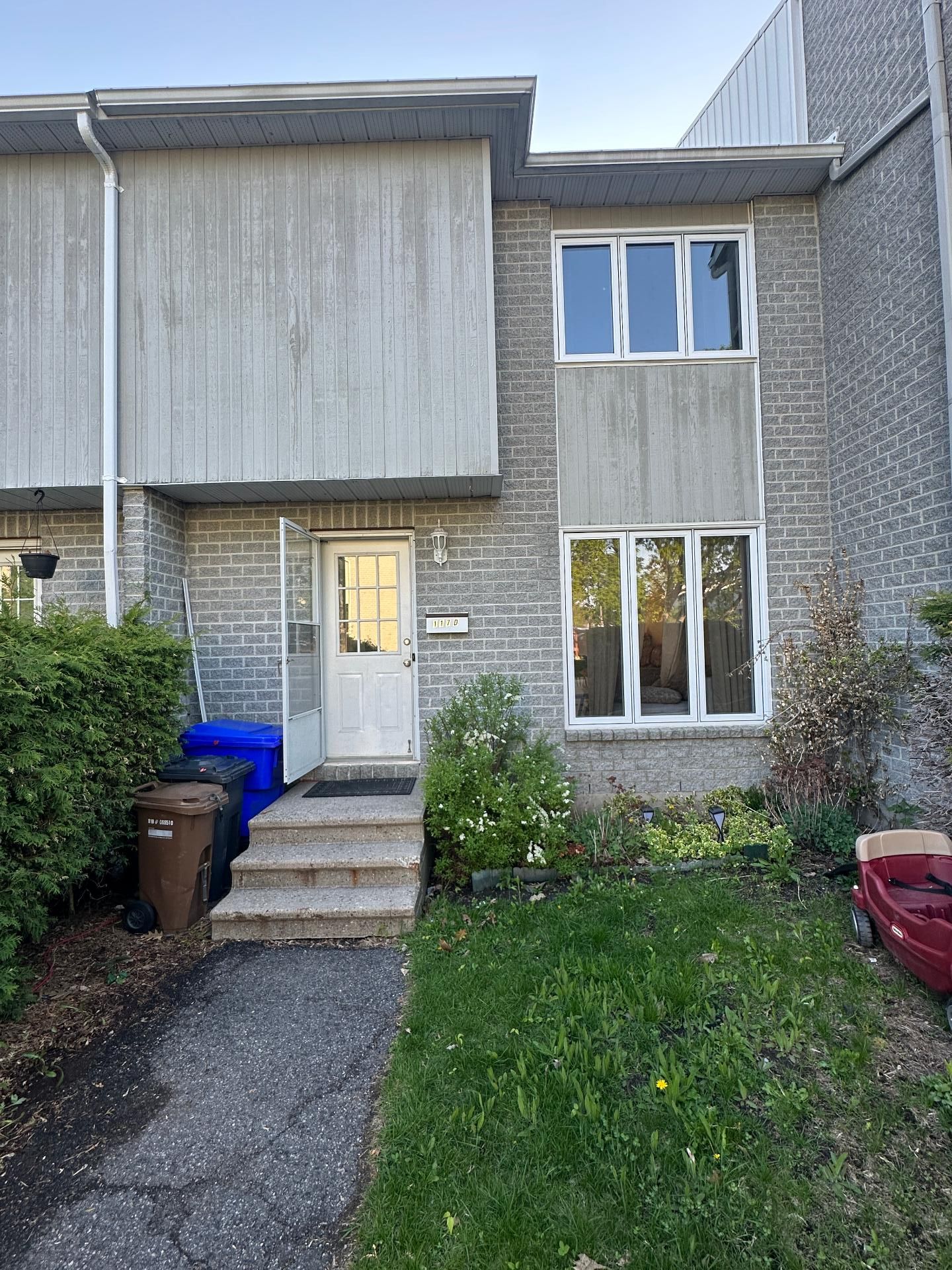 MLS: 23934596