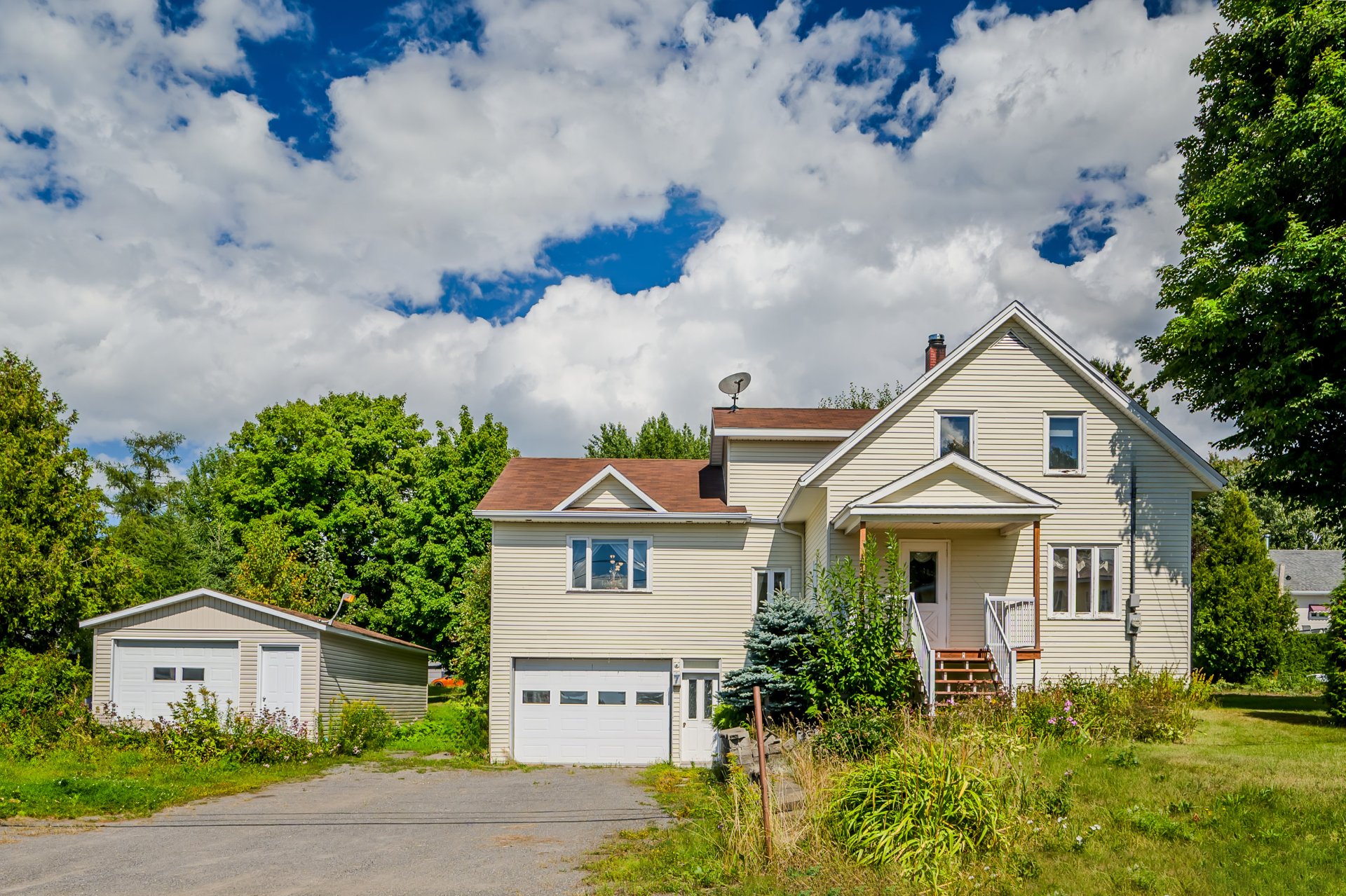 MLS: 23209096