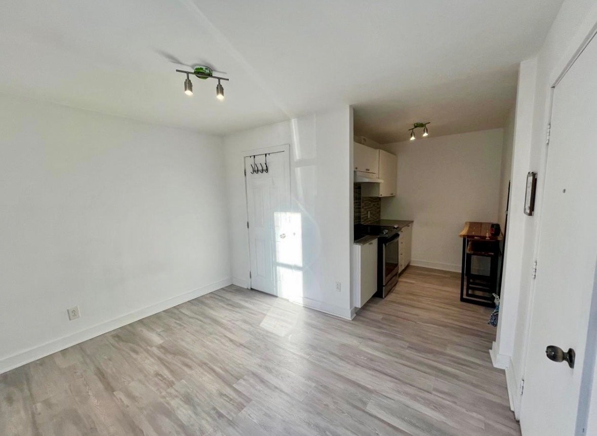 MLS: 27407088