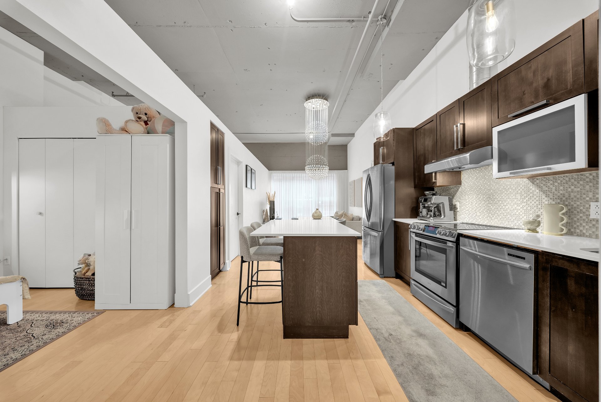 MLS: 25710941