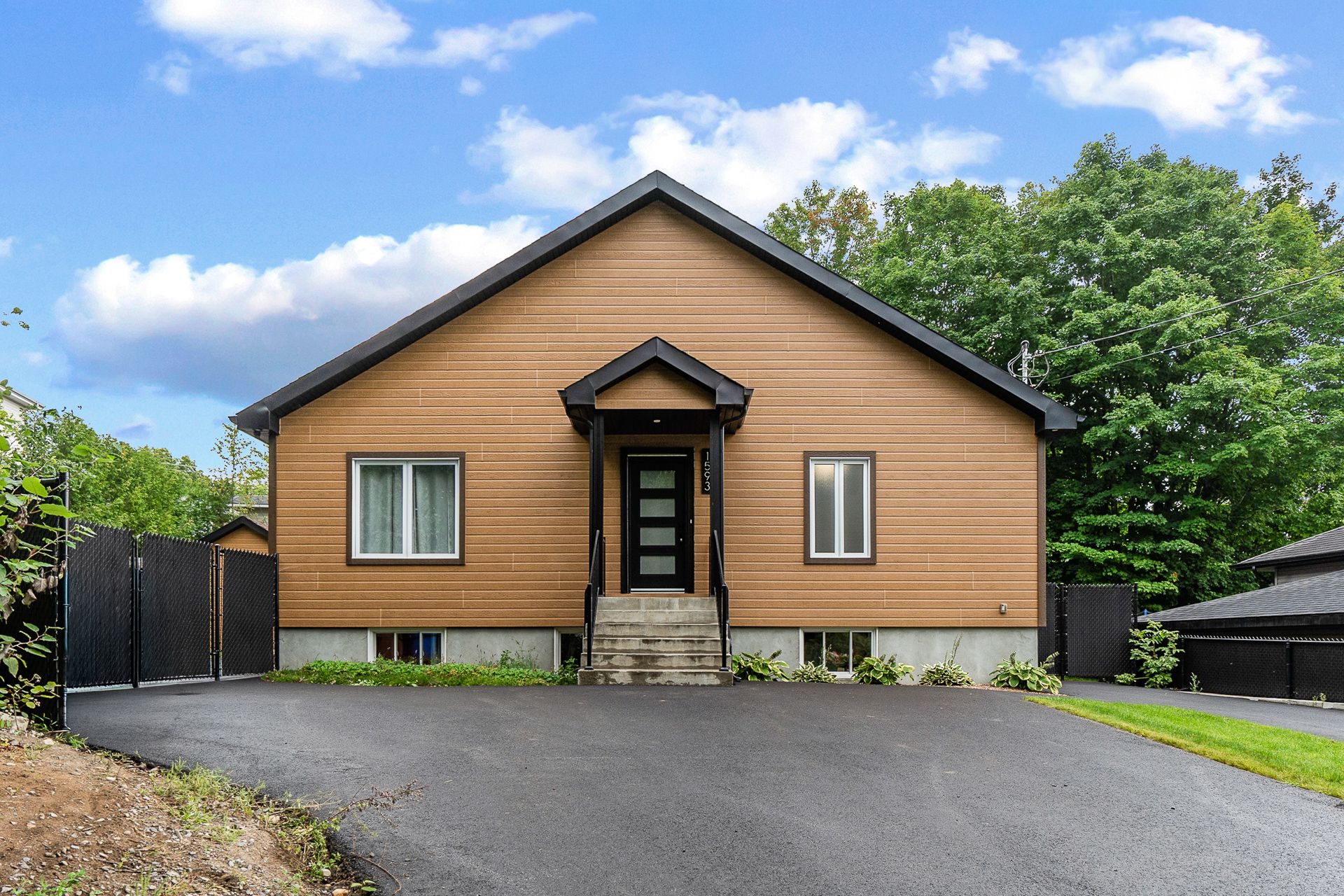 MLS: 22935230