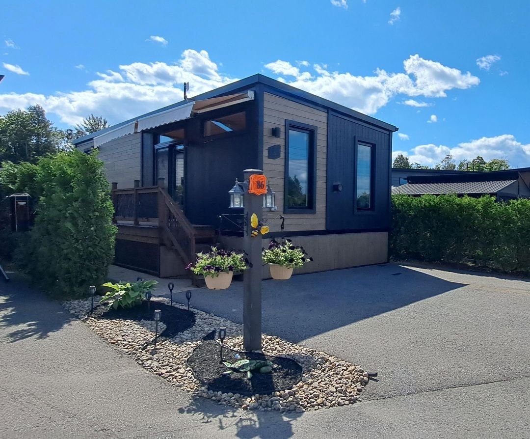 MLS: 22978094