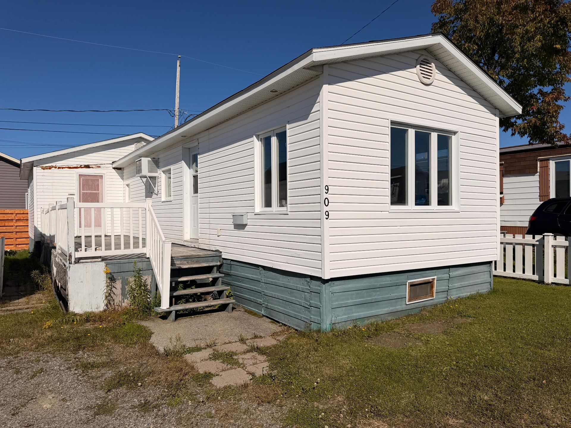 MLS: 22861473
