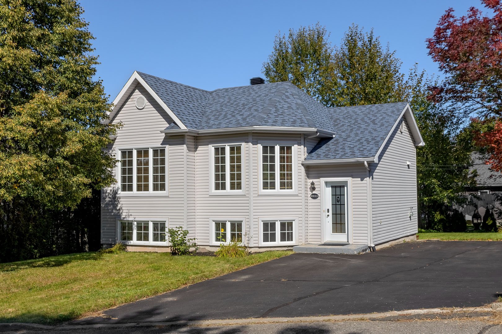 MLS: 25497434