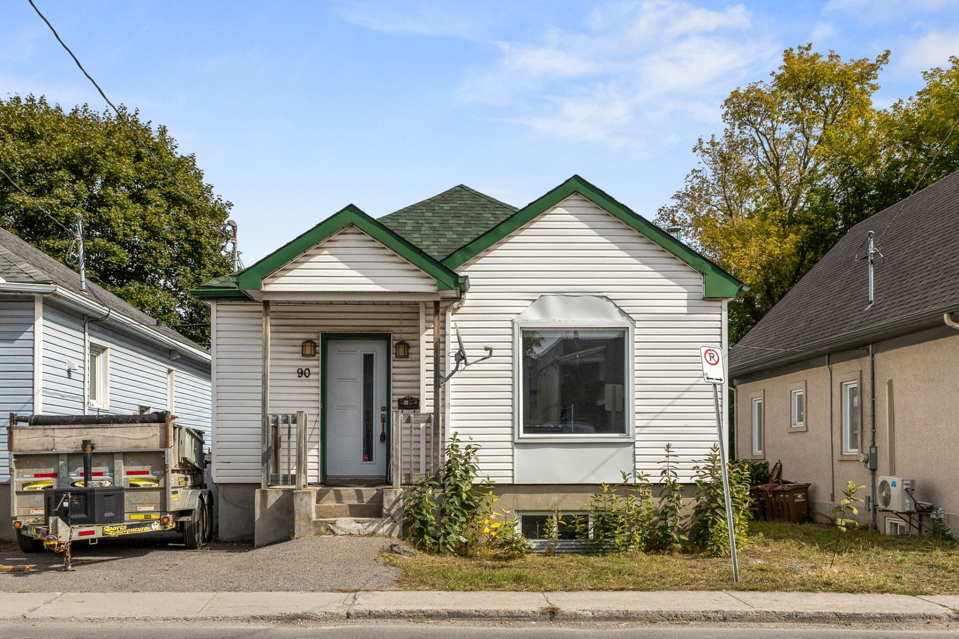 MLS: 27042698