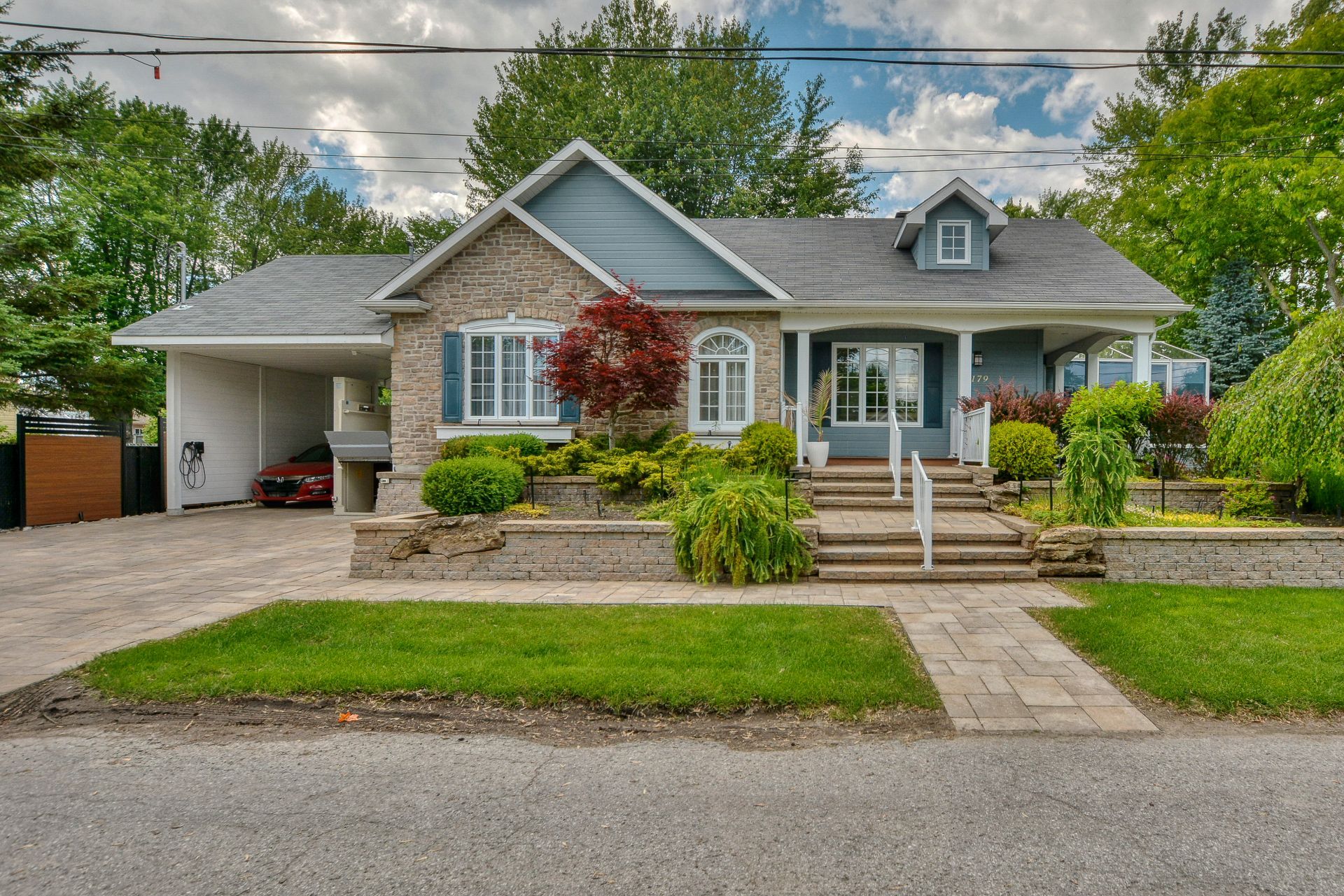 MLS: 25855457