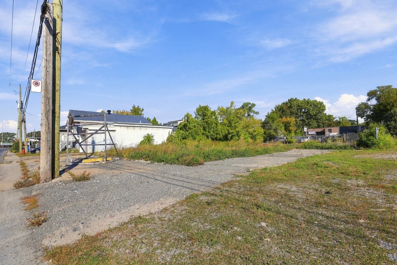 MLS: 25790758
