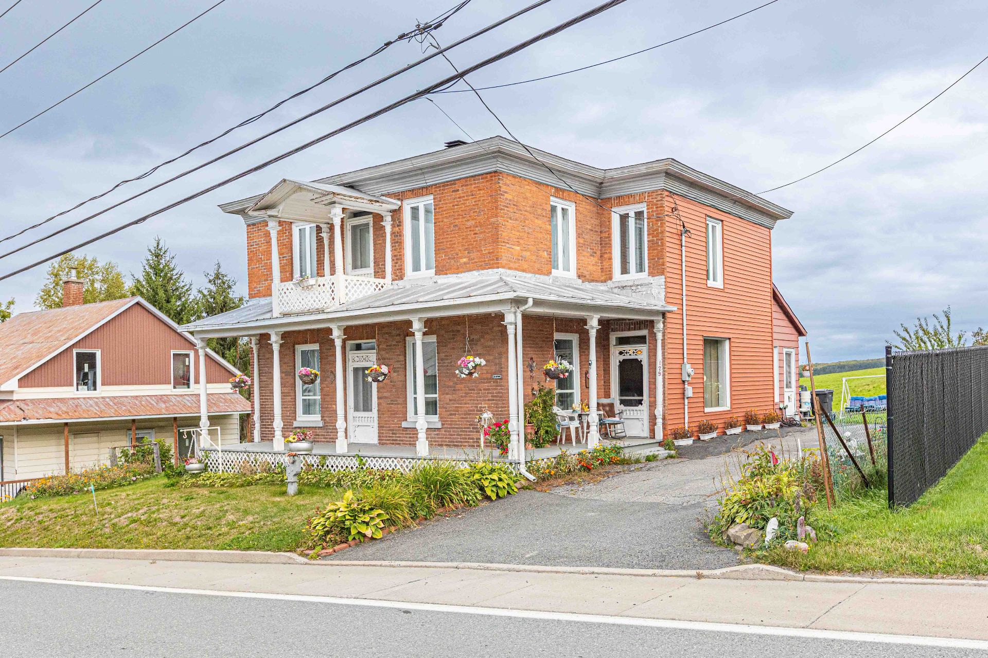 MLS: 17683394