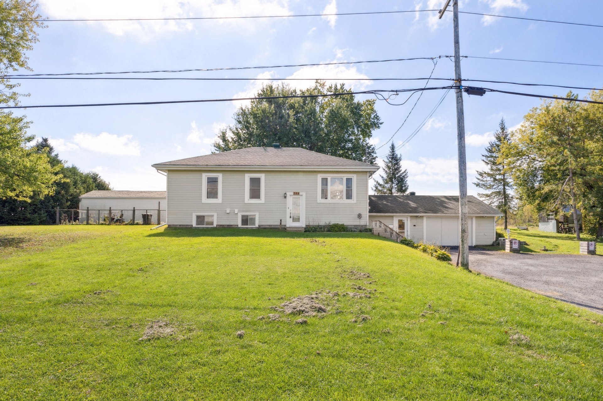 MLS: 25612066
