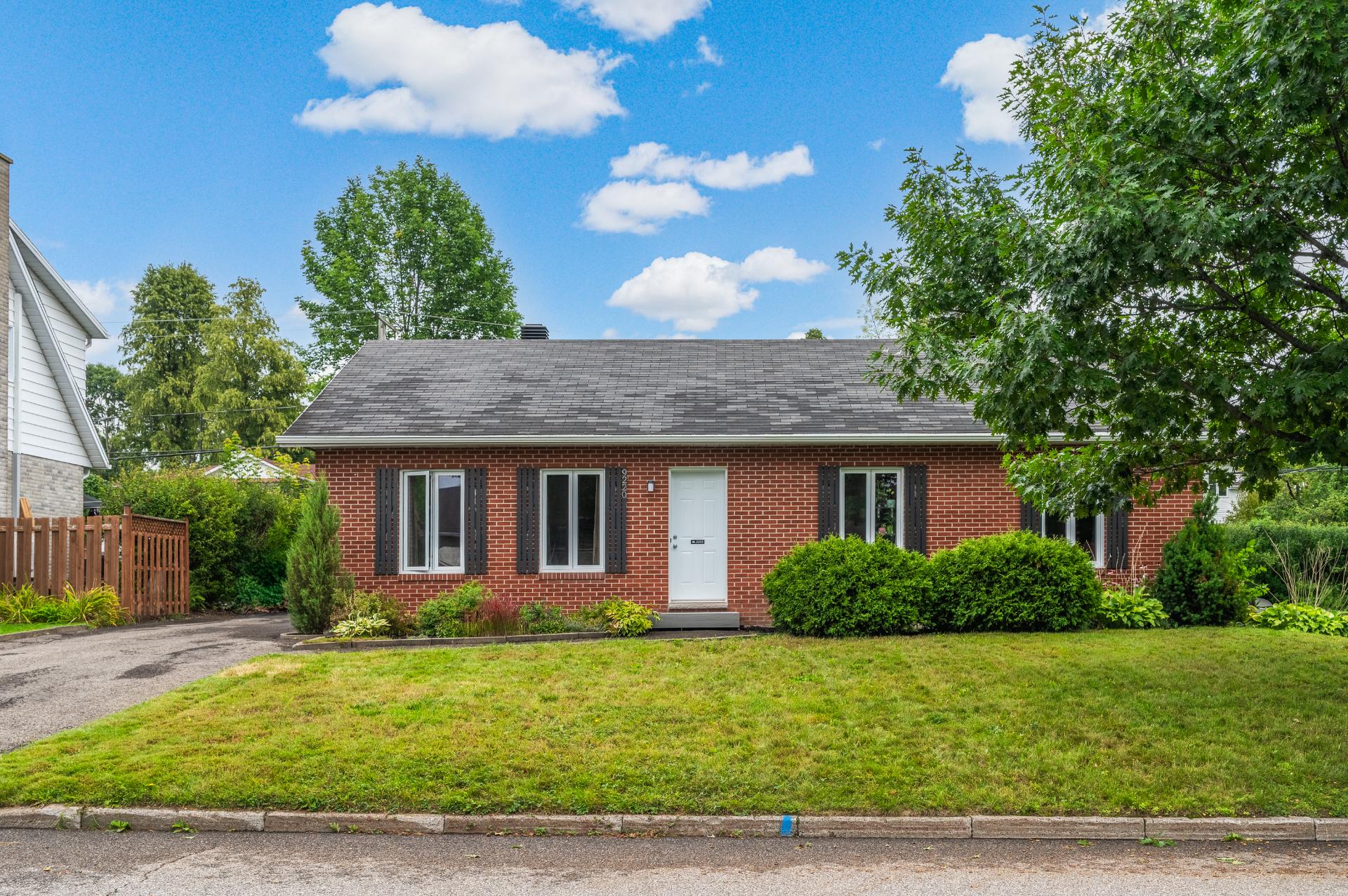 MLS: 19066433