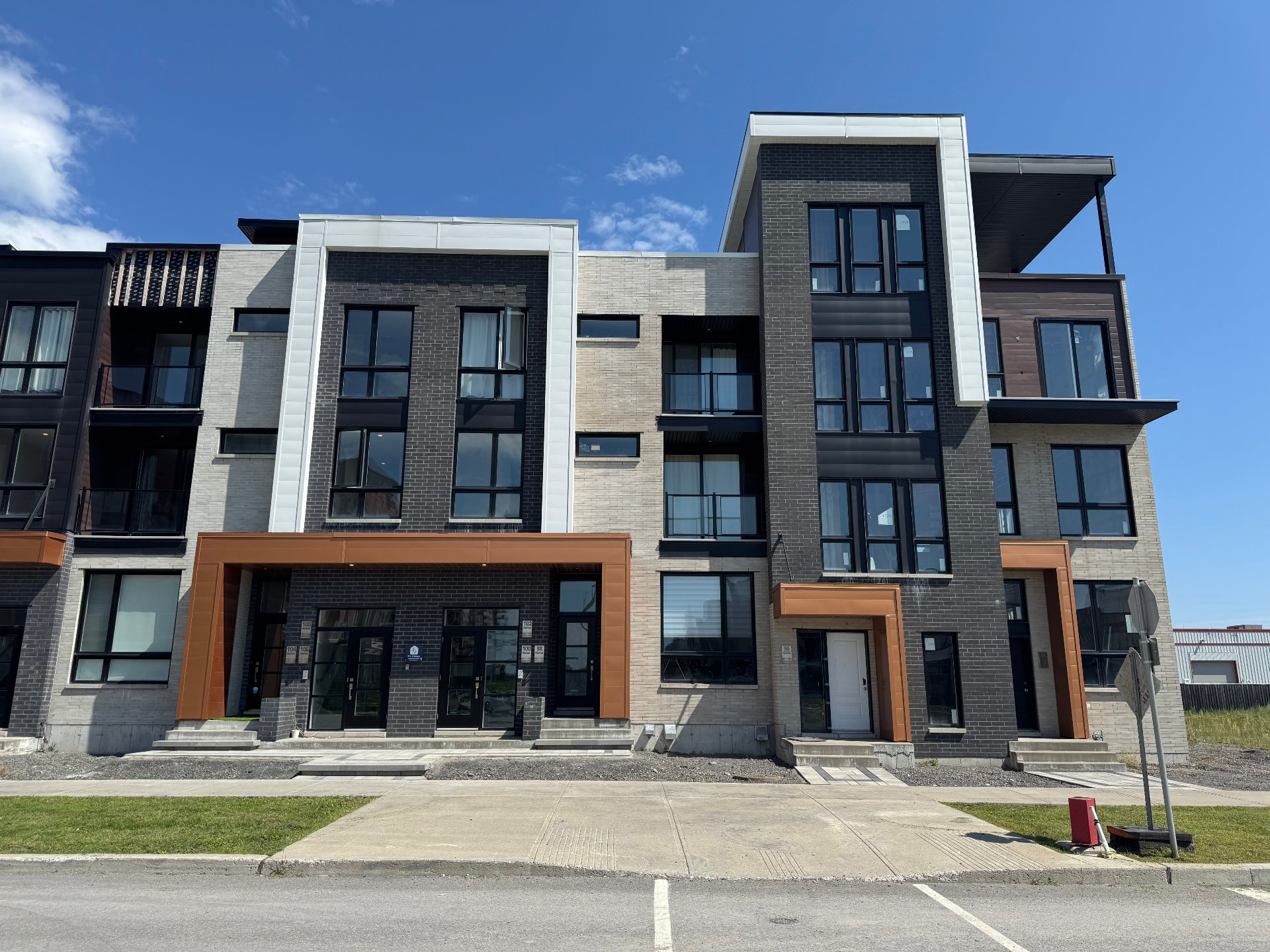 MLS: 22760714