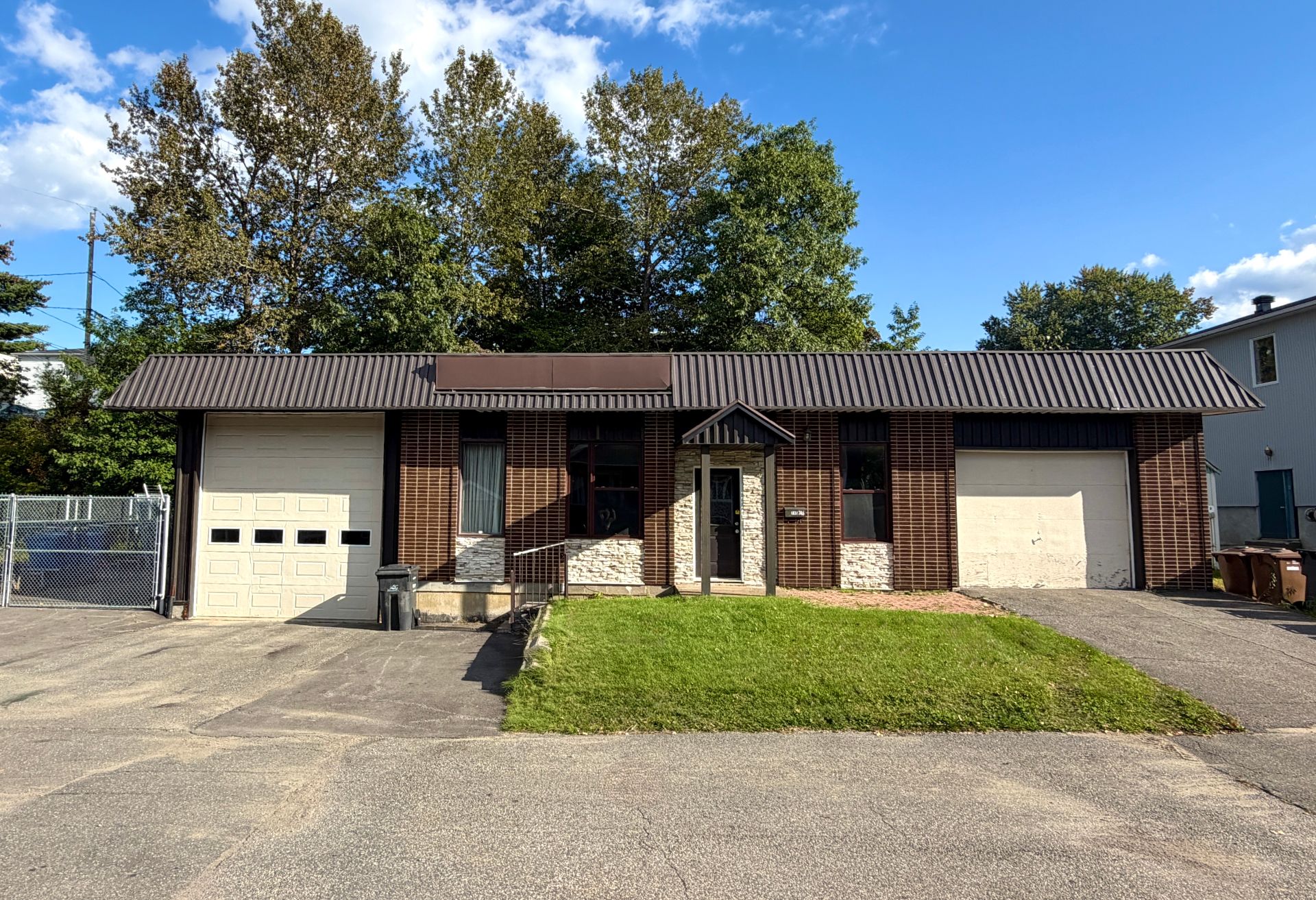MLS: 25155104