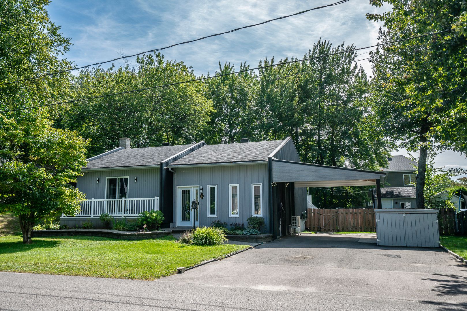 MLS: 25704451
