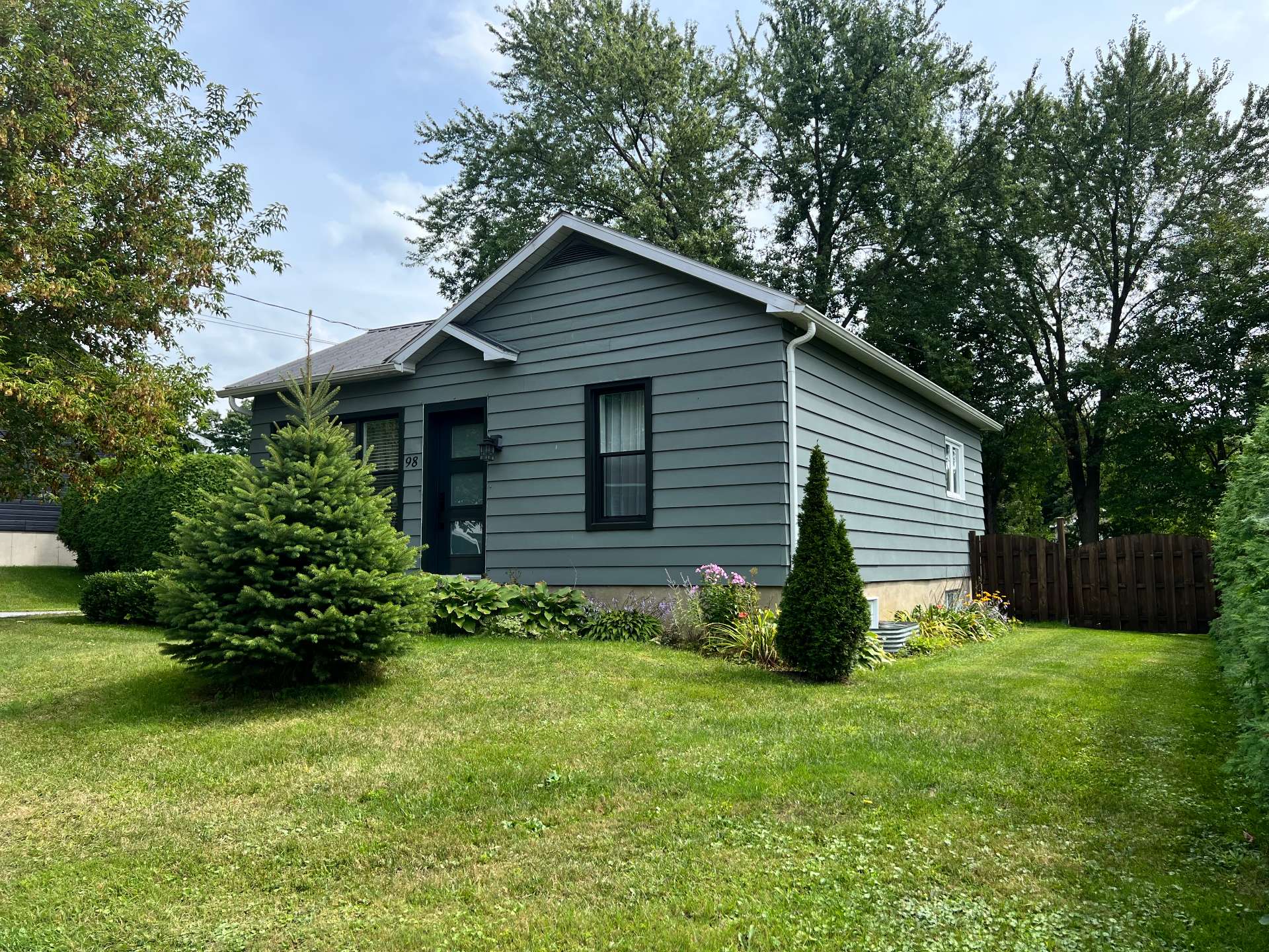 MLS: 21808141