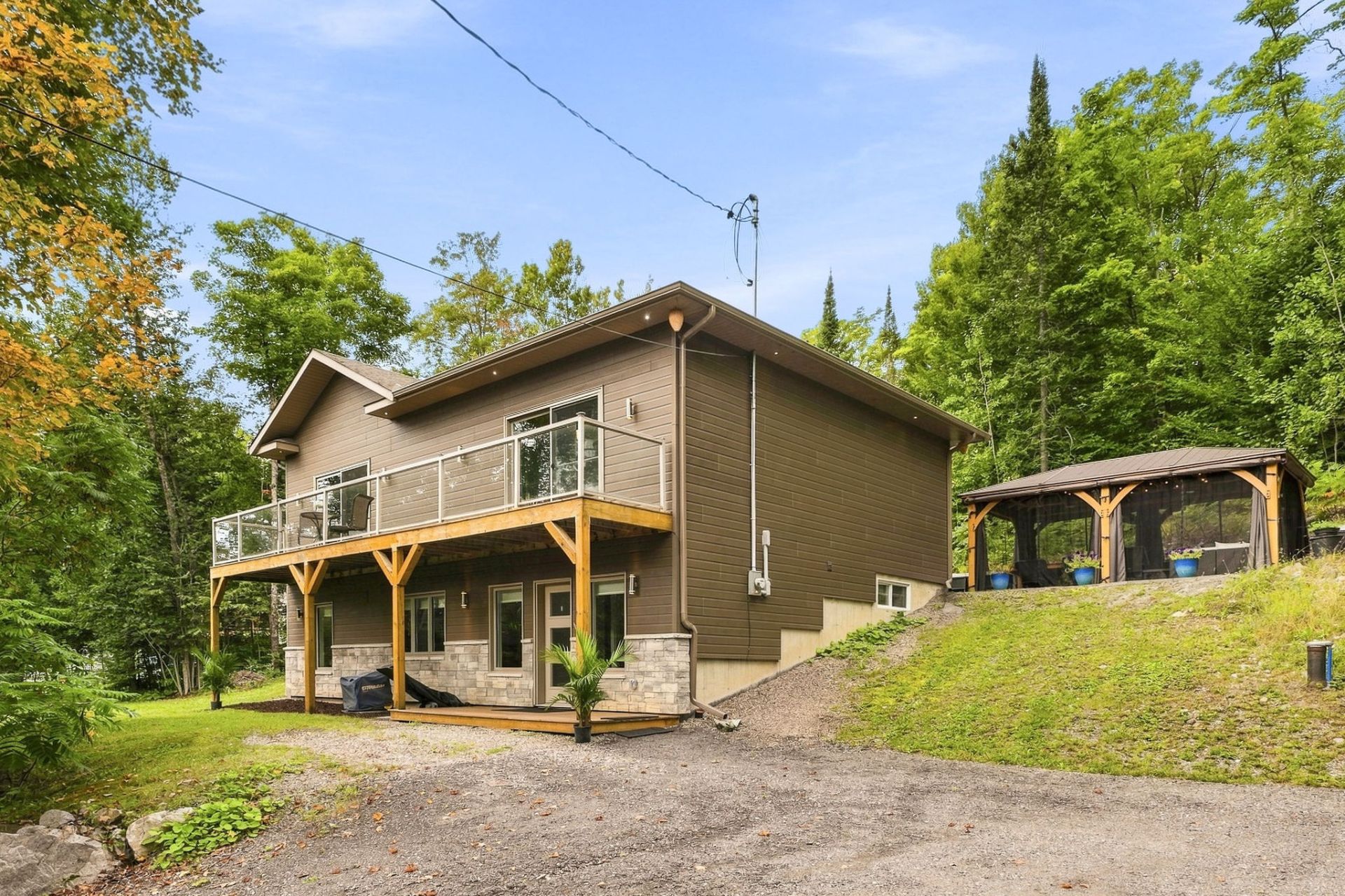 MLS: 25944562