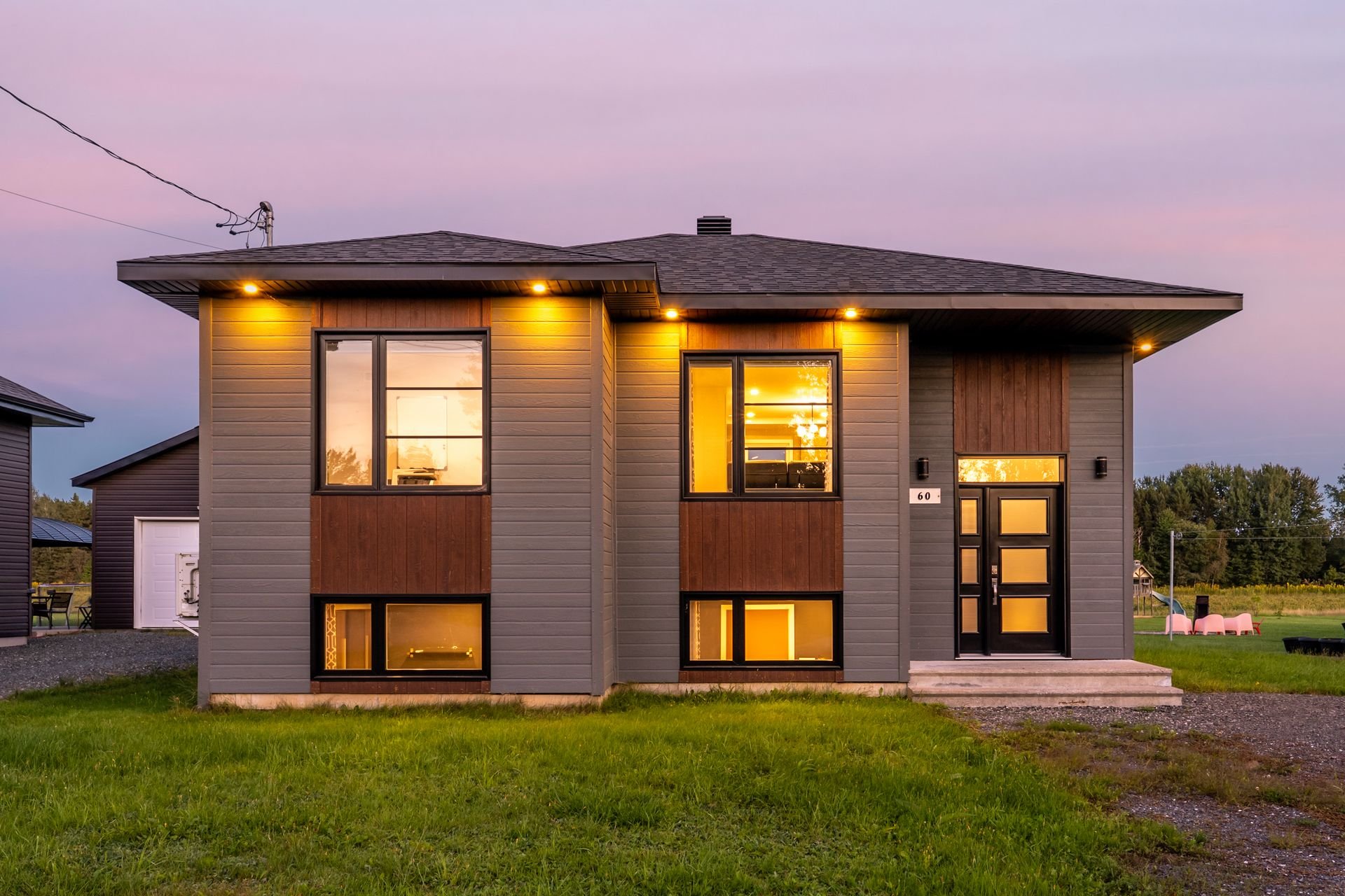 MLS: 21616938