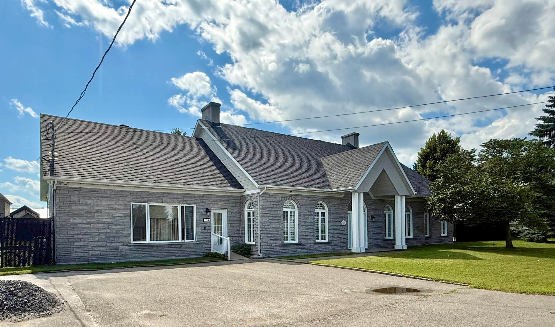 MLS: 28885748