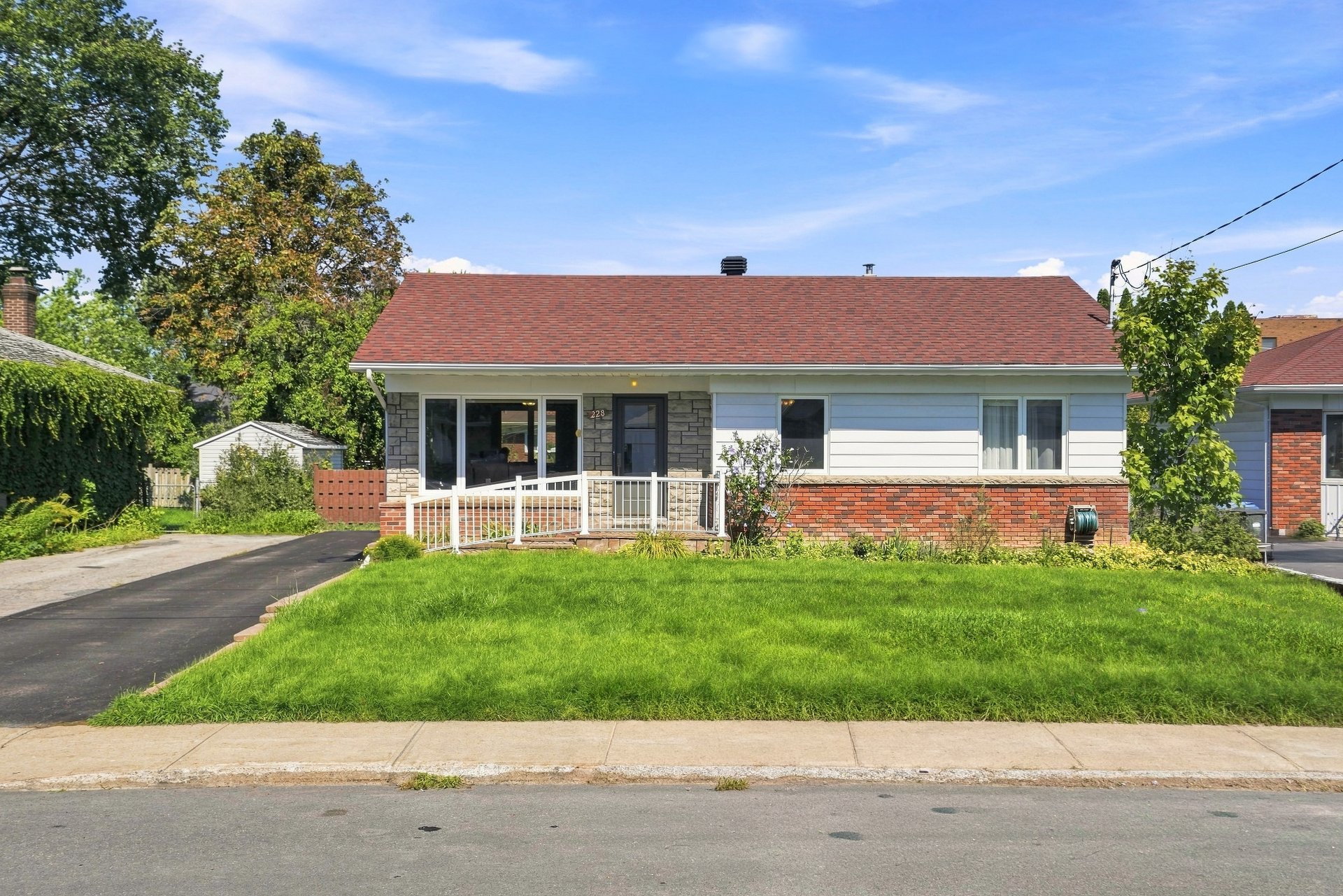 MLS: 27922349