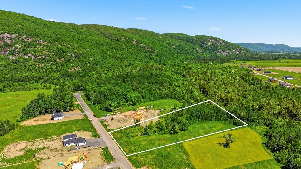 MLS: 24885199