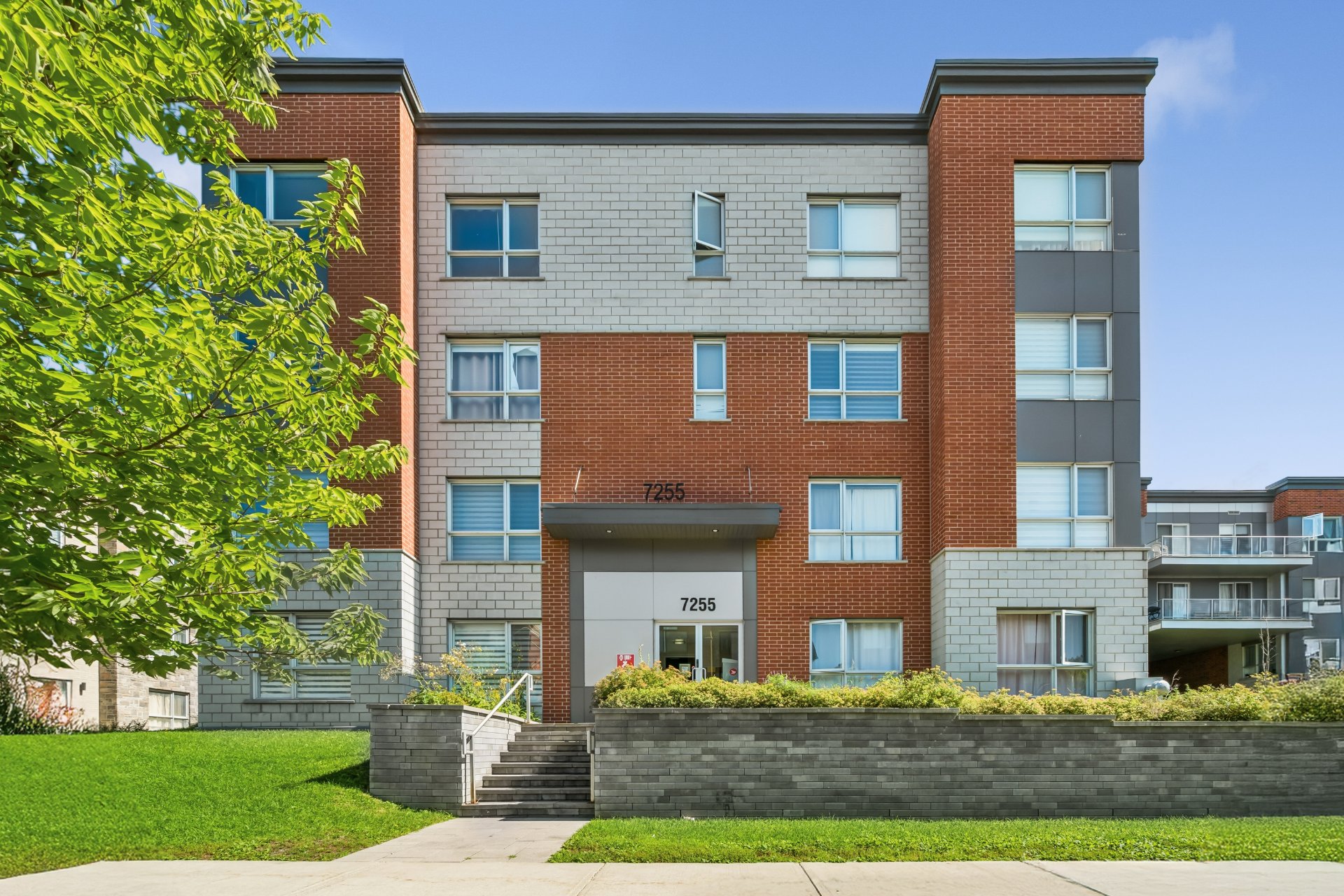 MLS: 27607029