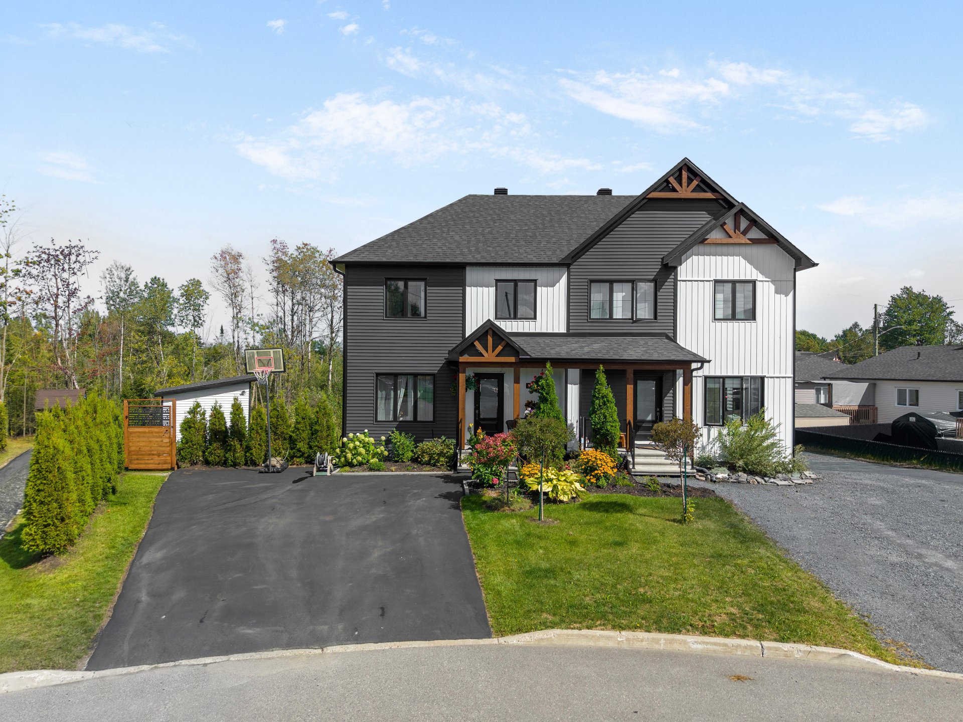 MLS: 22982705