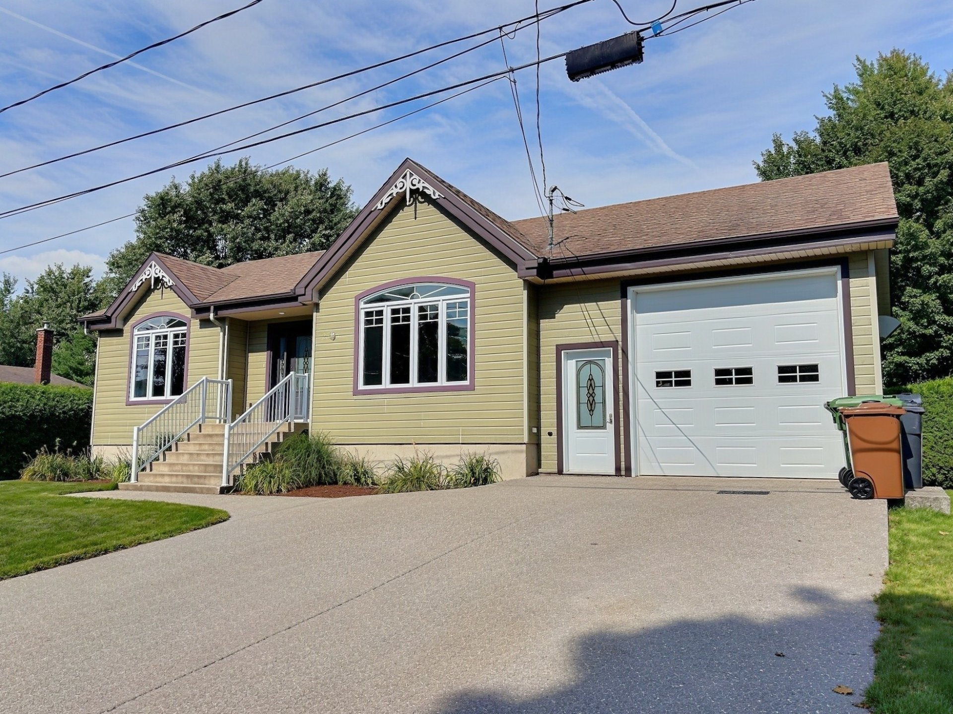 MLS: 22751127