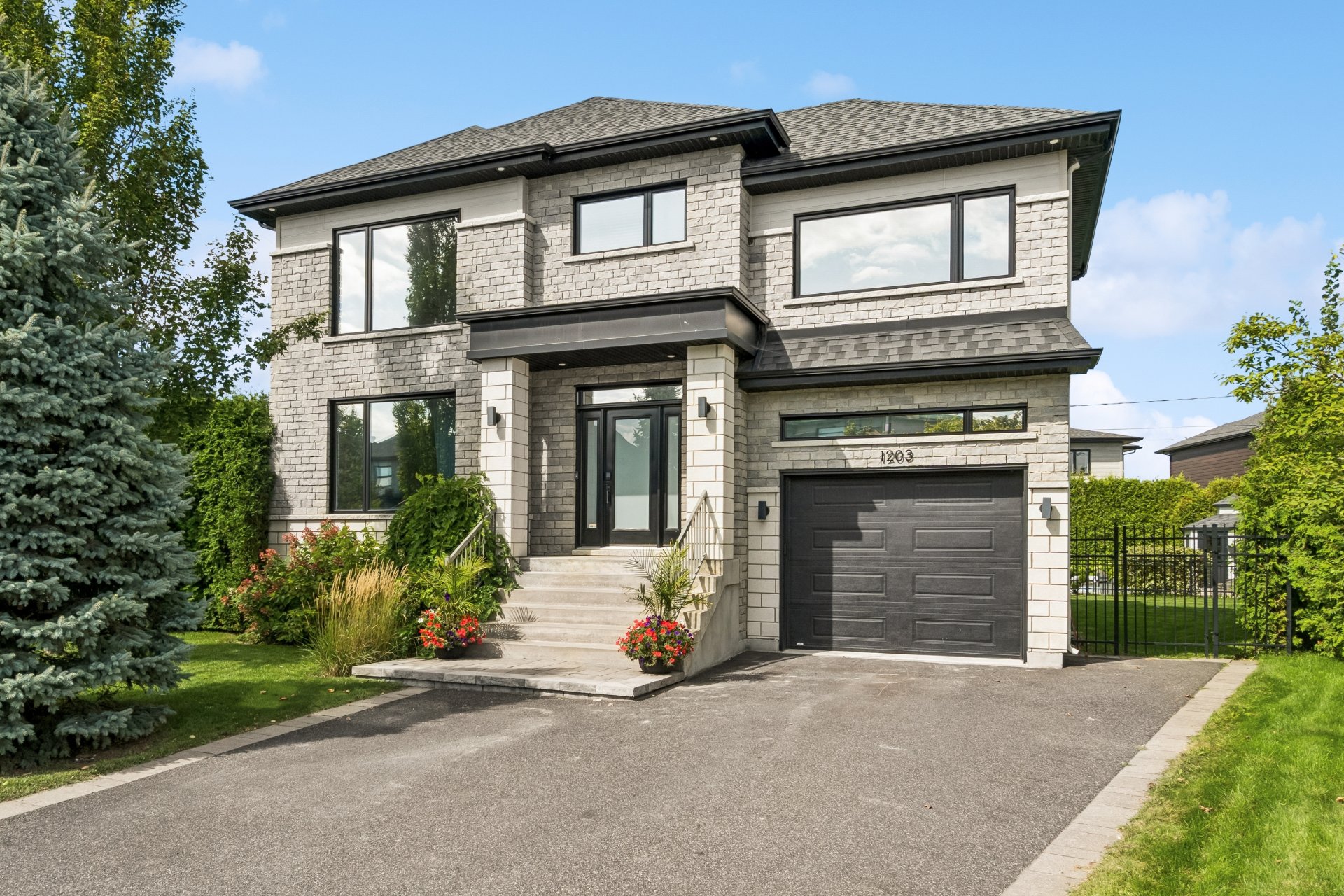 MLS: 27800837