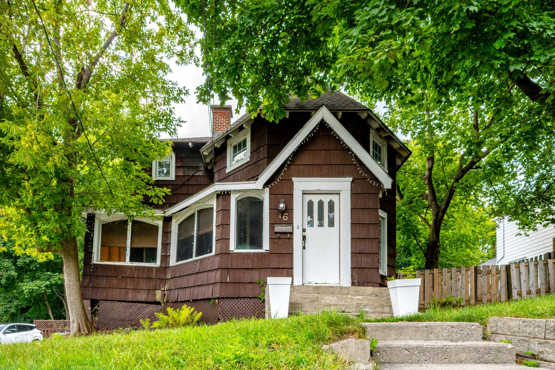 MLS: 28673554