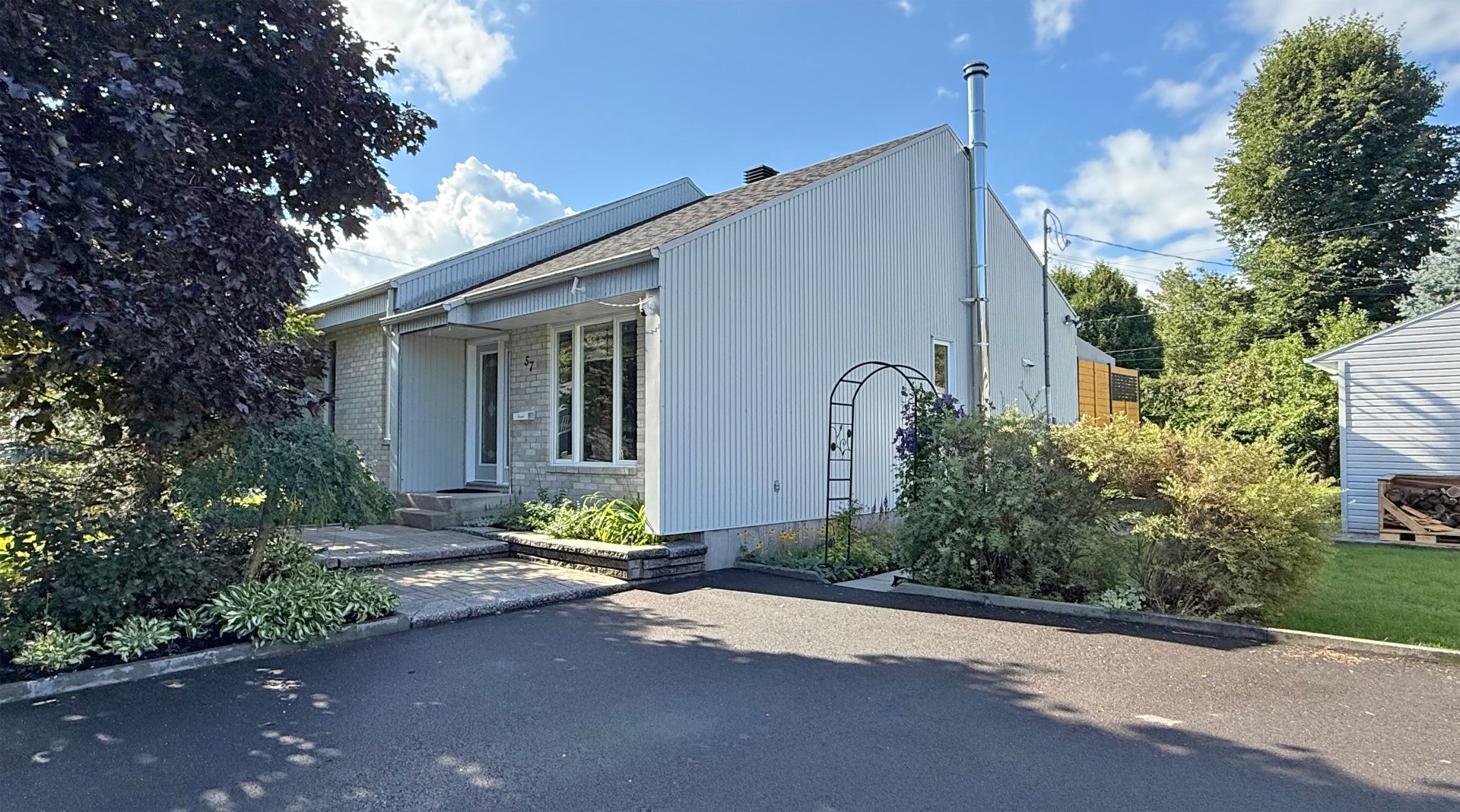 MLS: 17894341