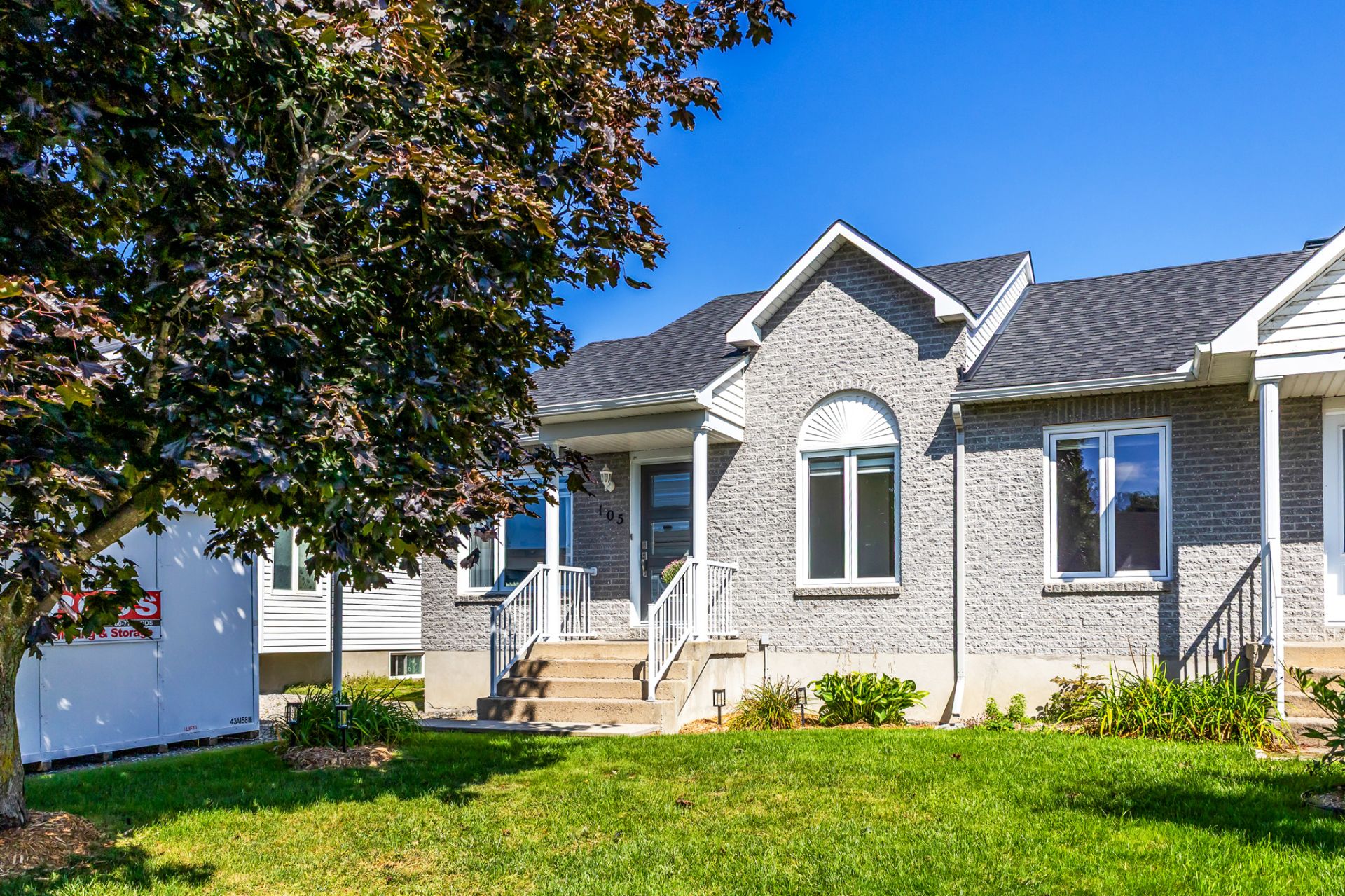 MLS: 23947922