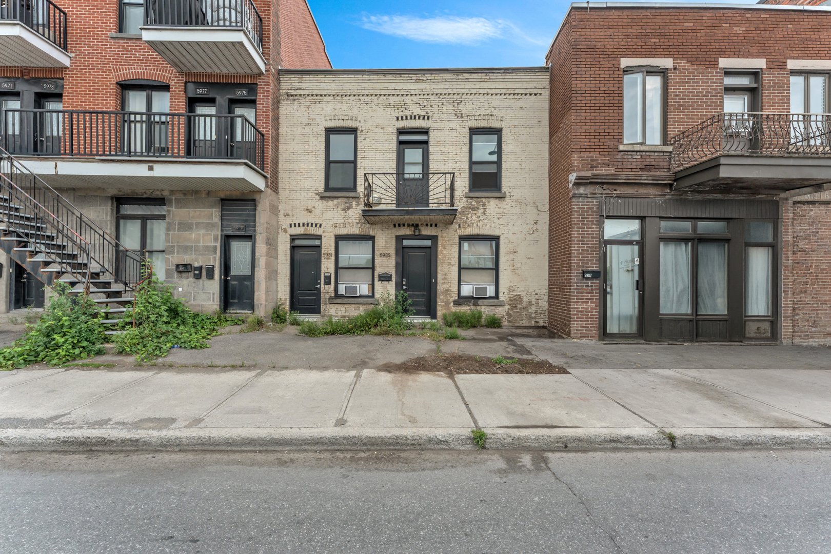 MLS: 25901308