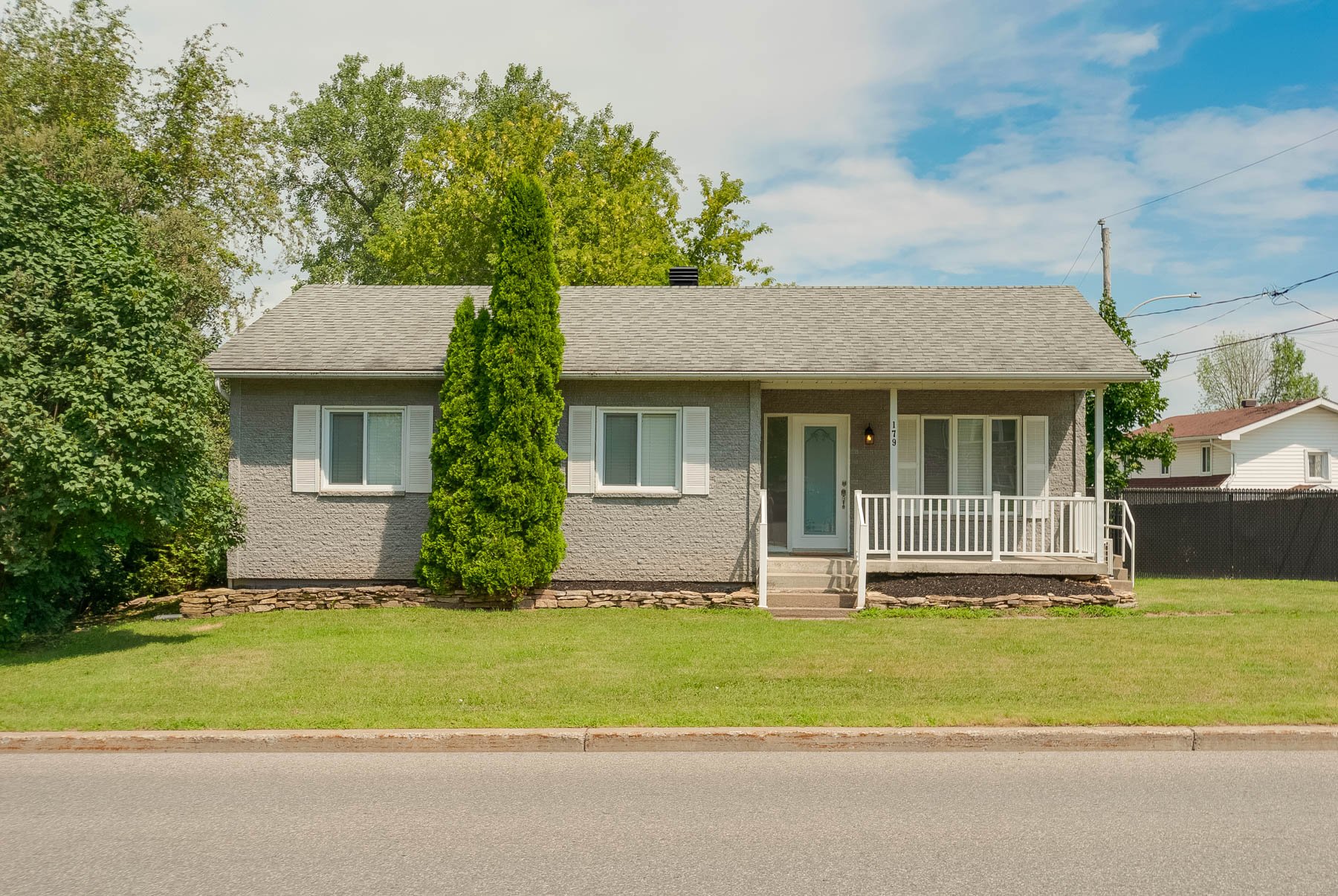 MLS: 23720757