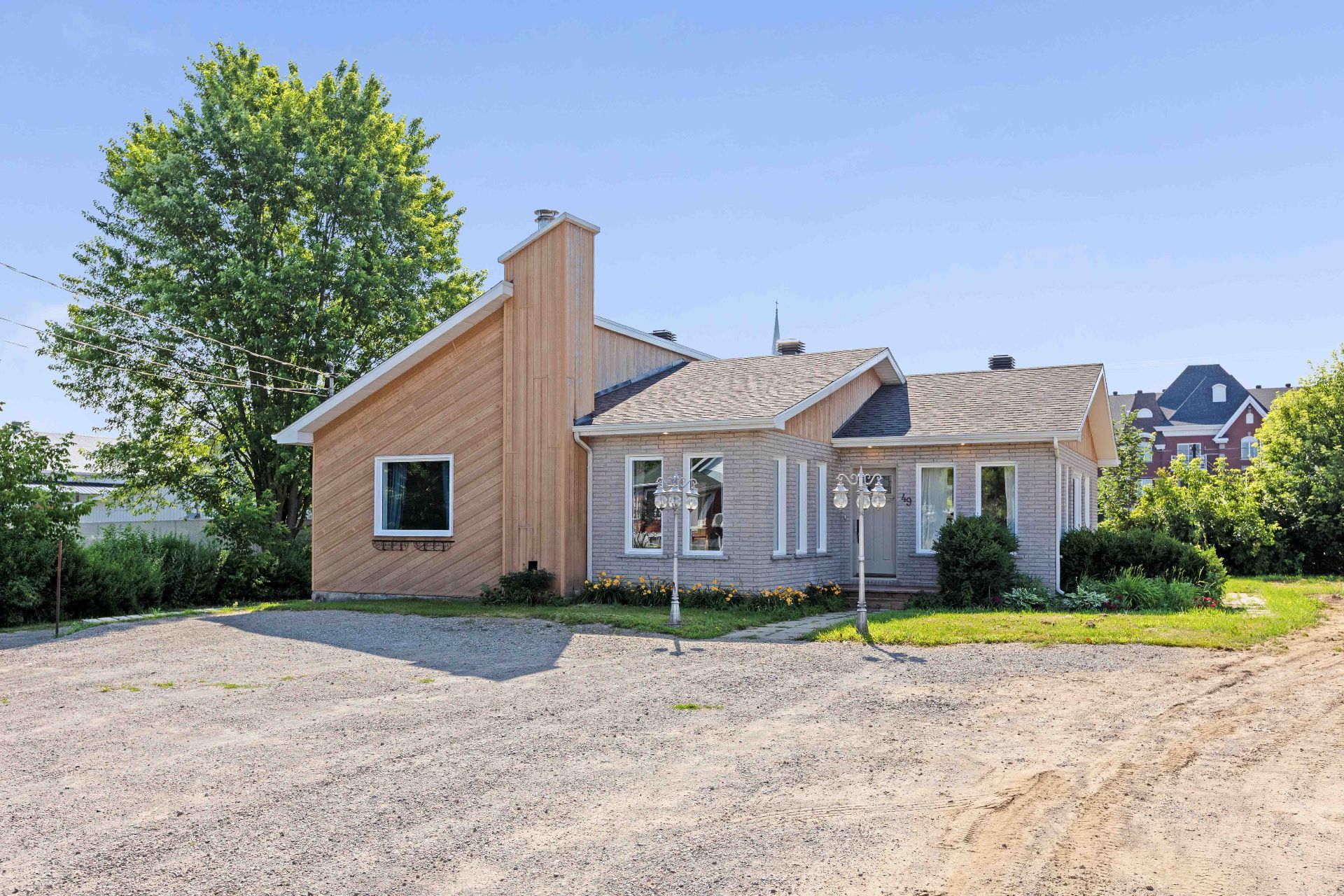 MLS: 19738353