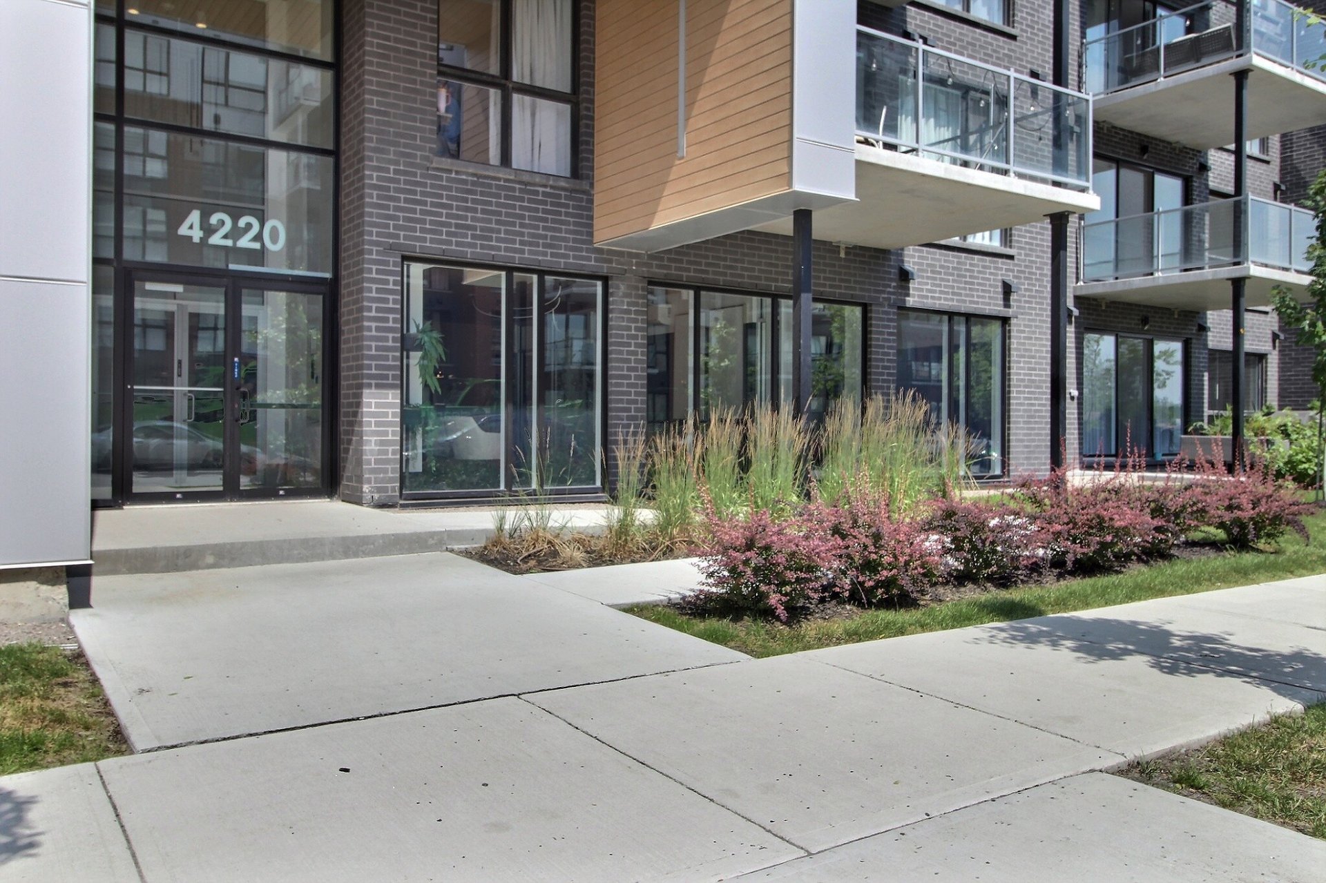 MLS: 25181308