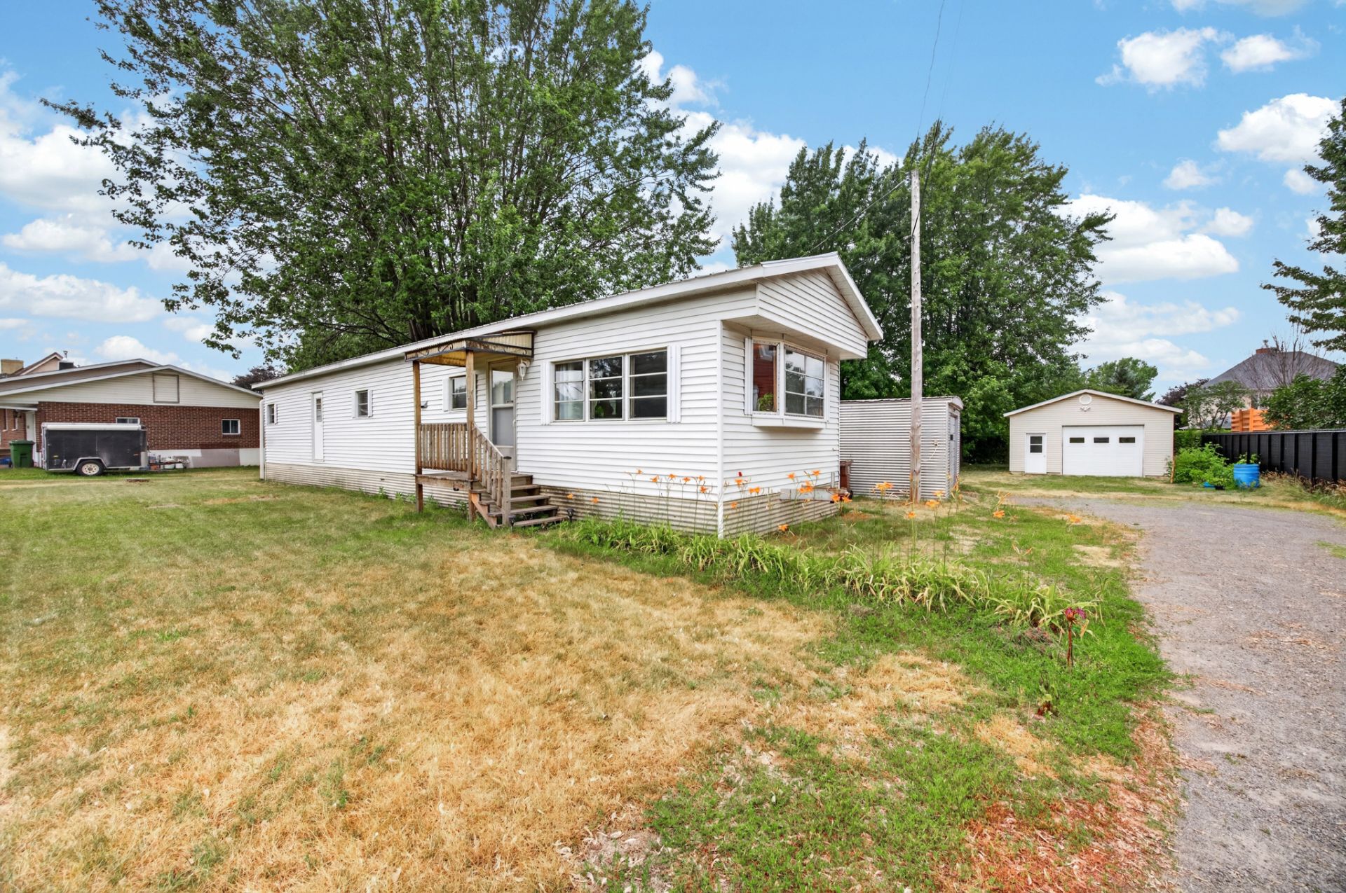 MLS: 27975435
