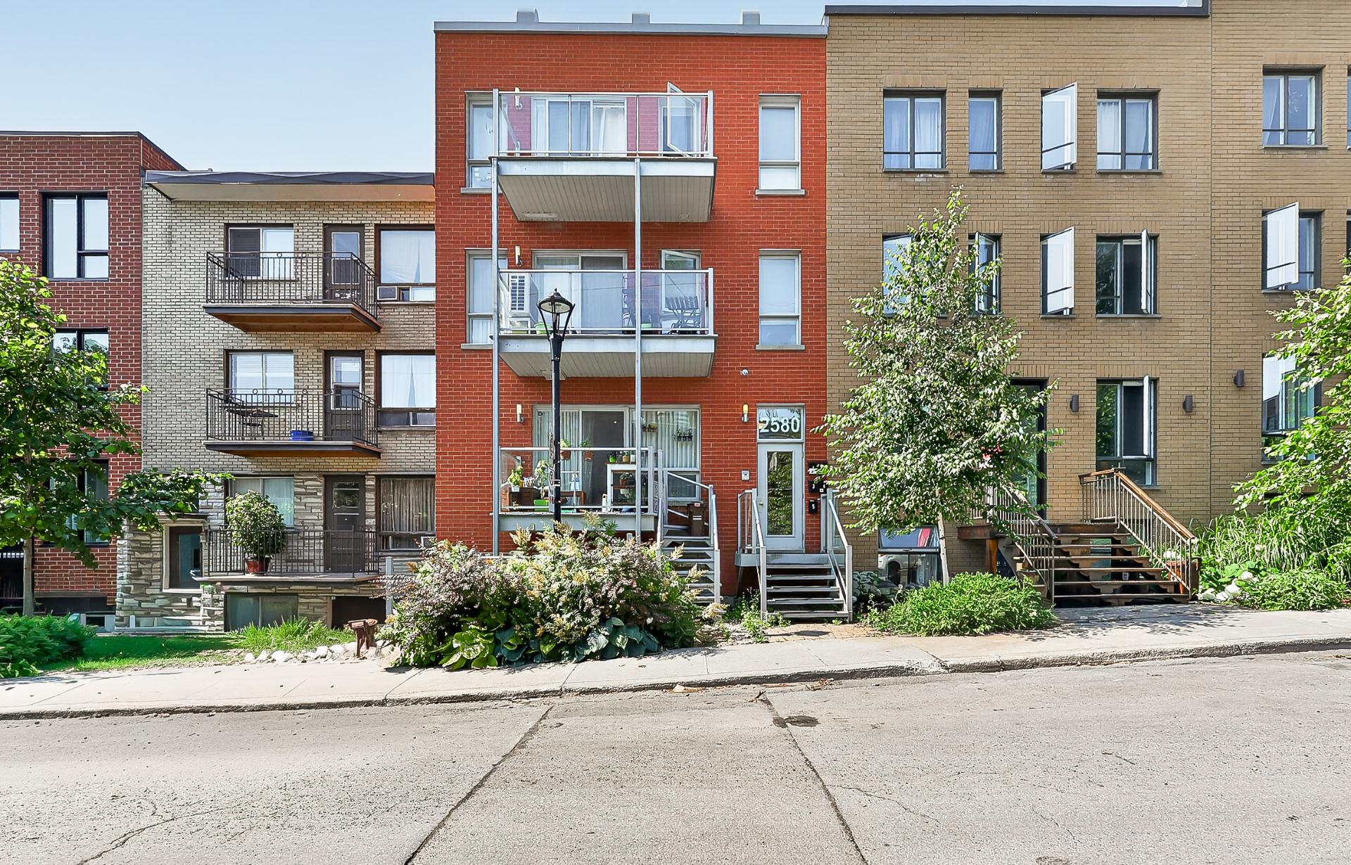 MLS: 27850373