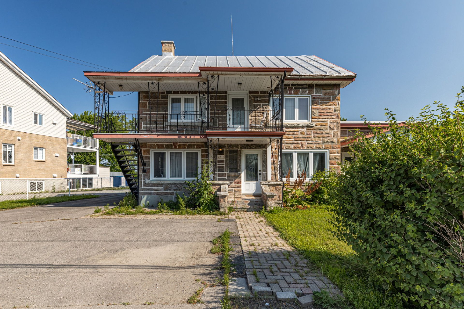 MLS: 25893463