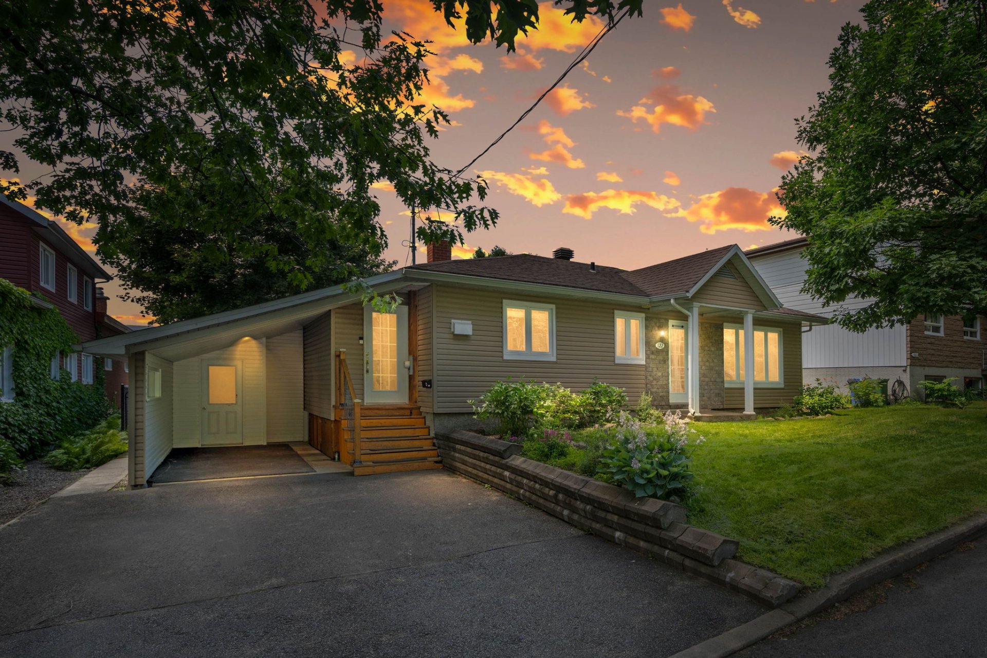 MLS: 27589696