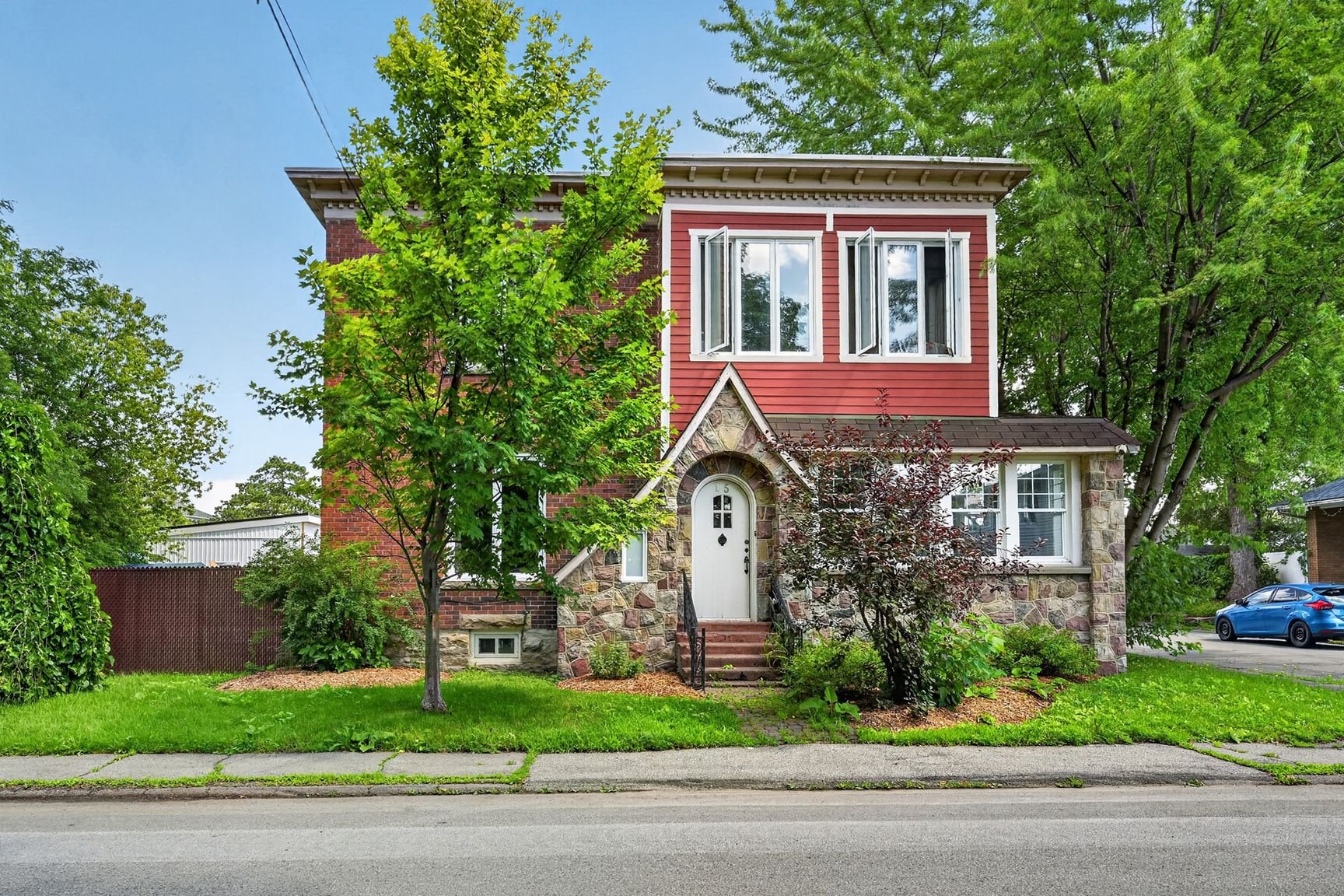 MLS: 23734829