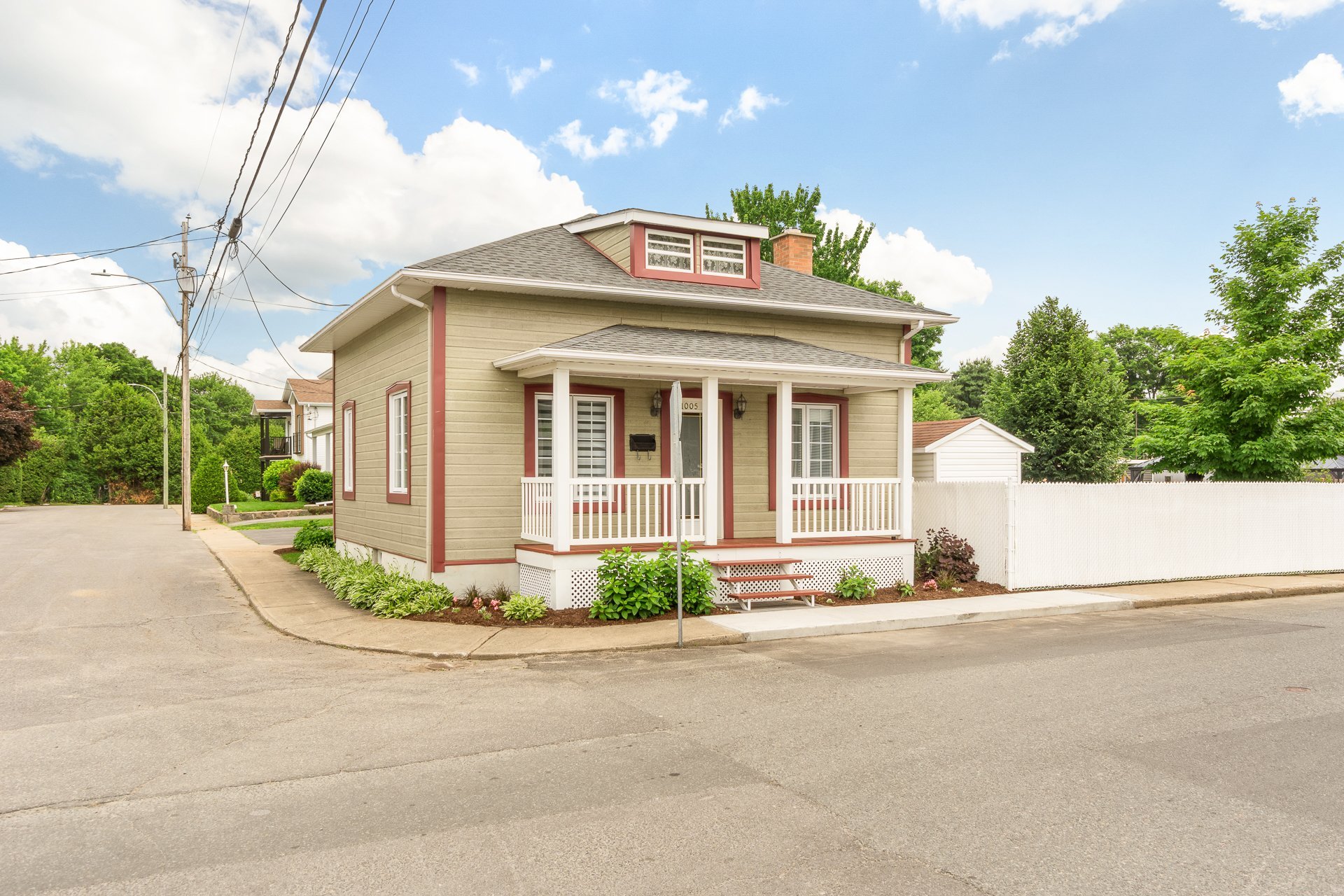 MLS: 23991845