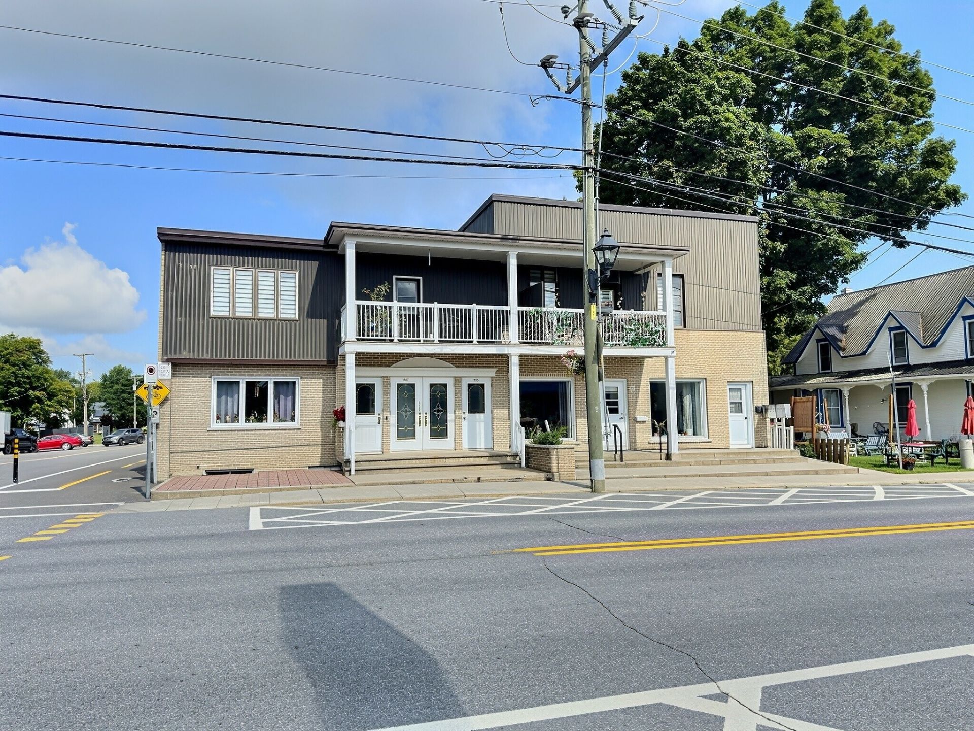 MLS: 22390981