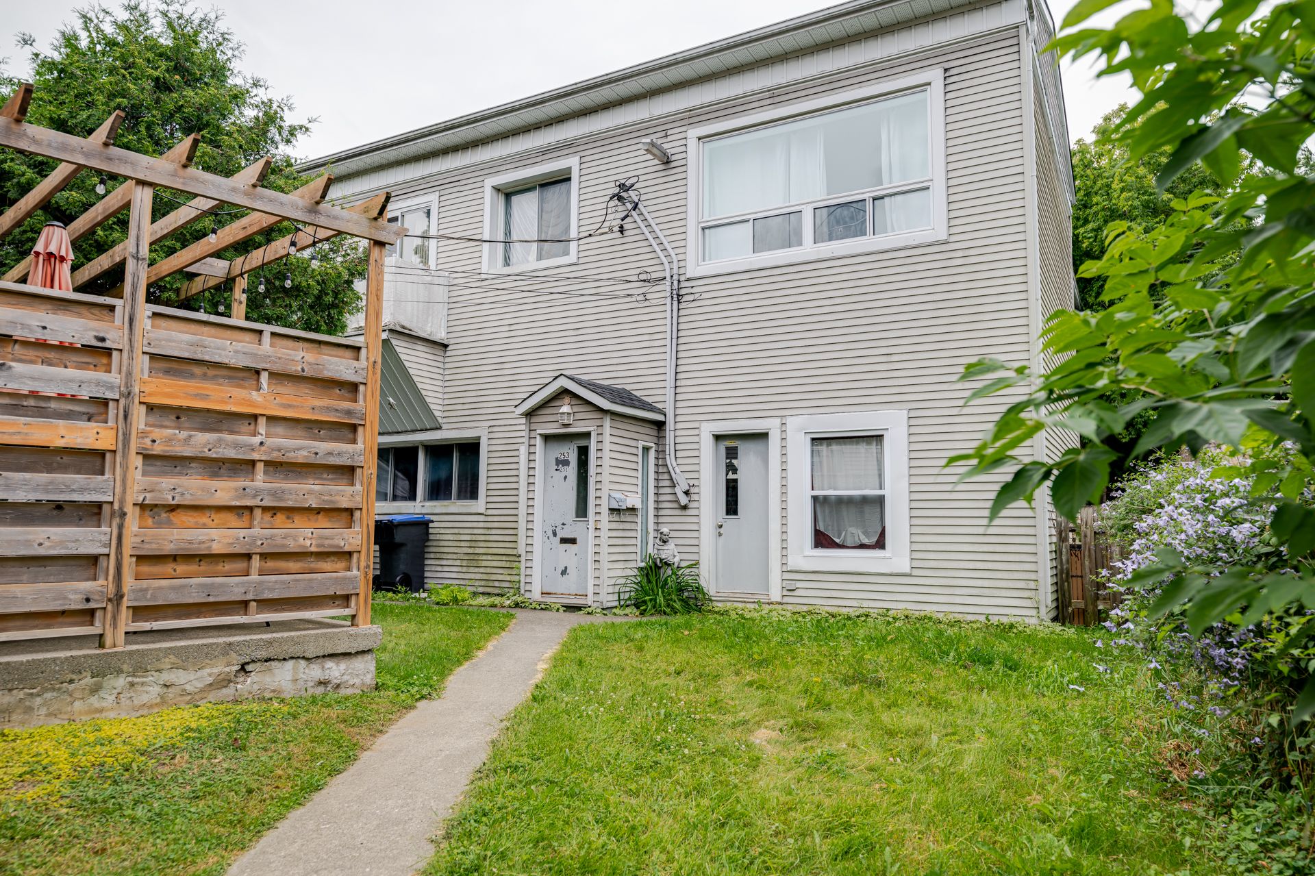 MLS: 27706830