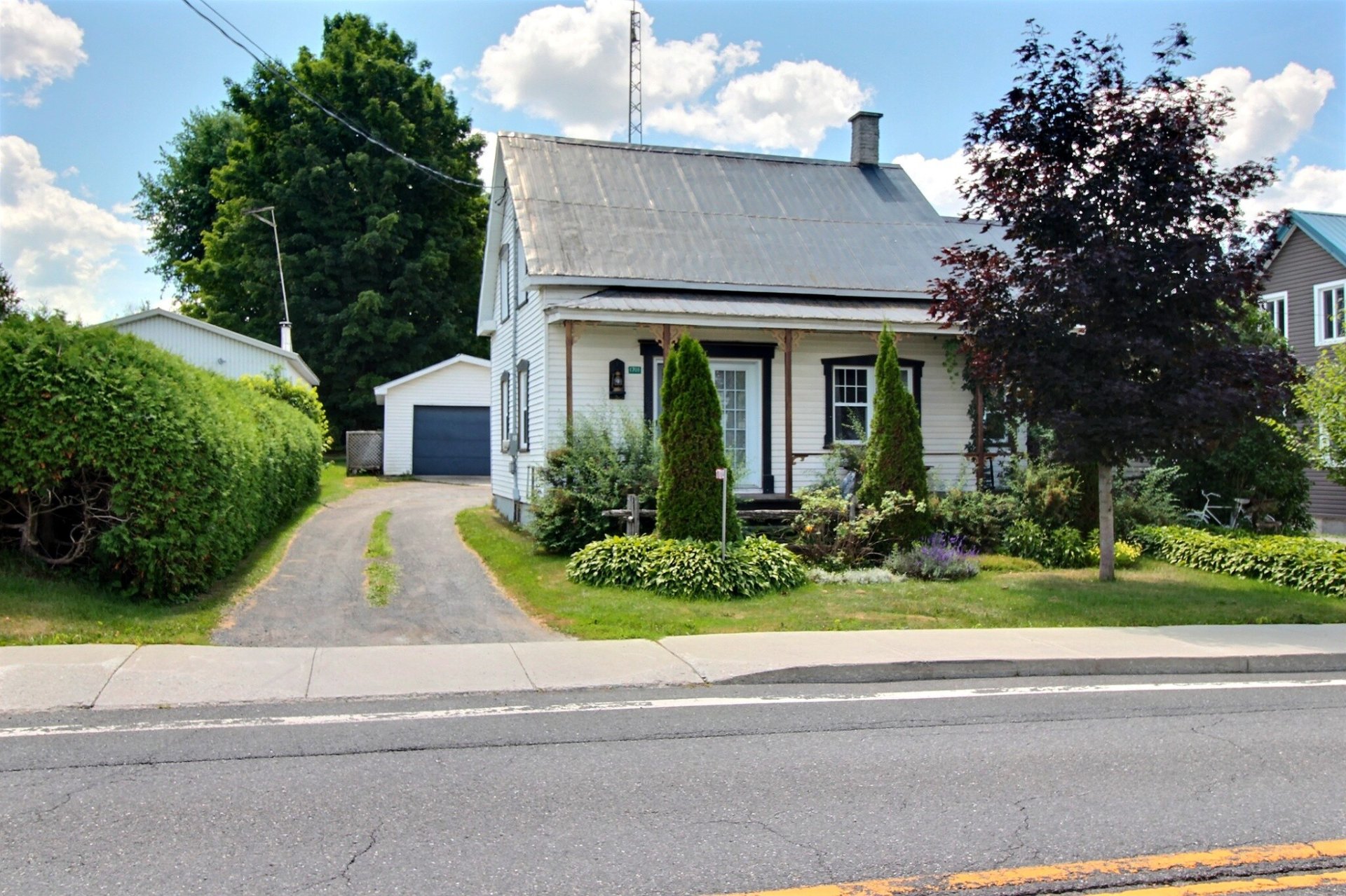 MLS: 22550582