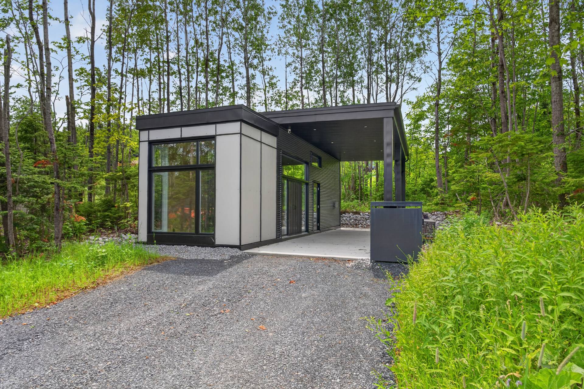 MLS: 21551661