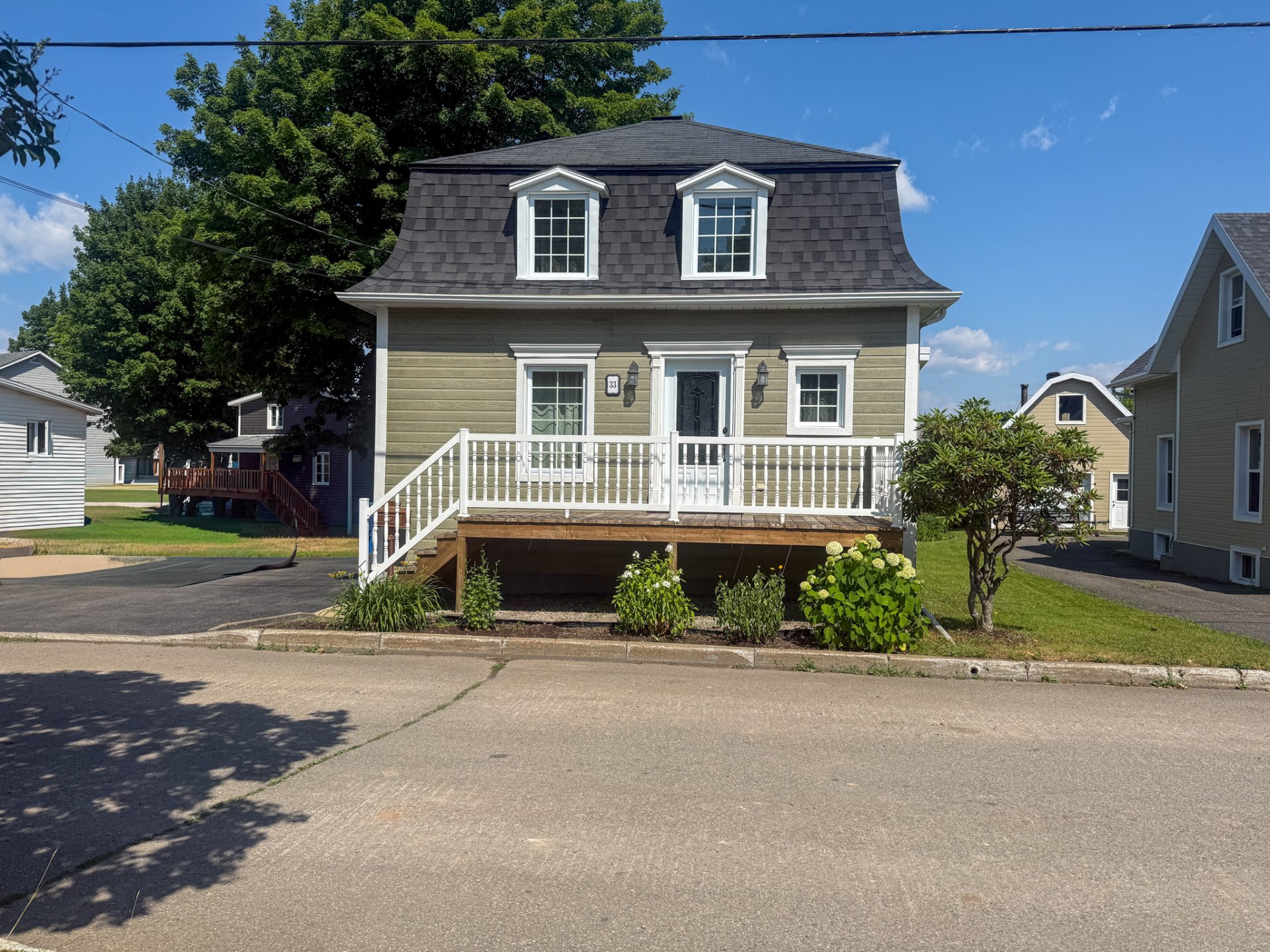 MLS: 27464481