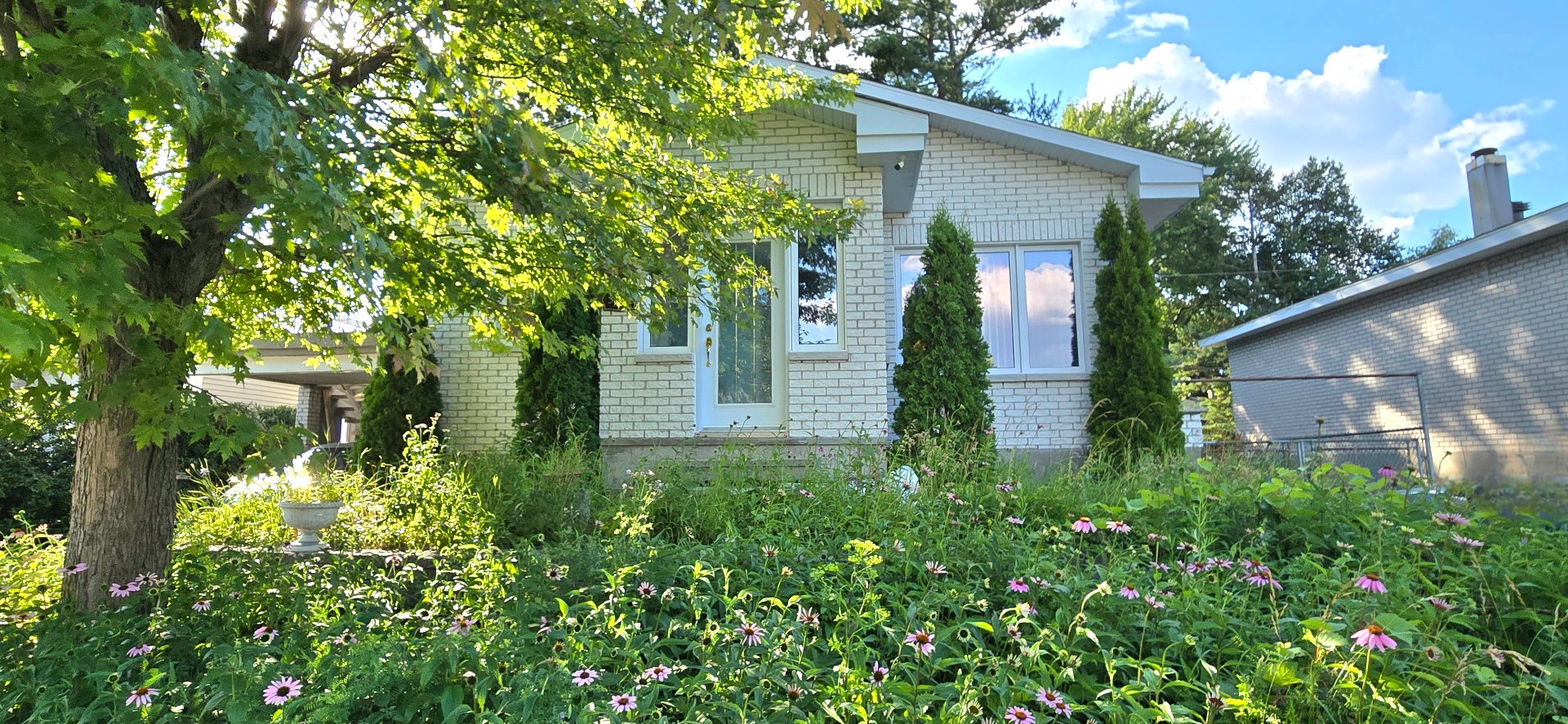 MLS: 22744090