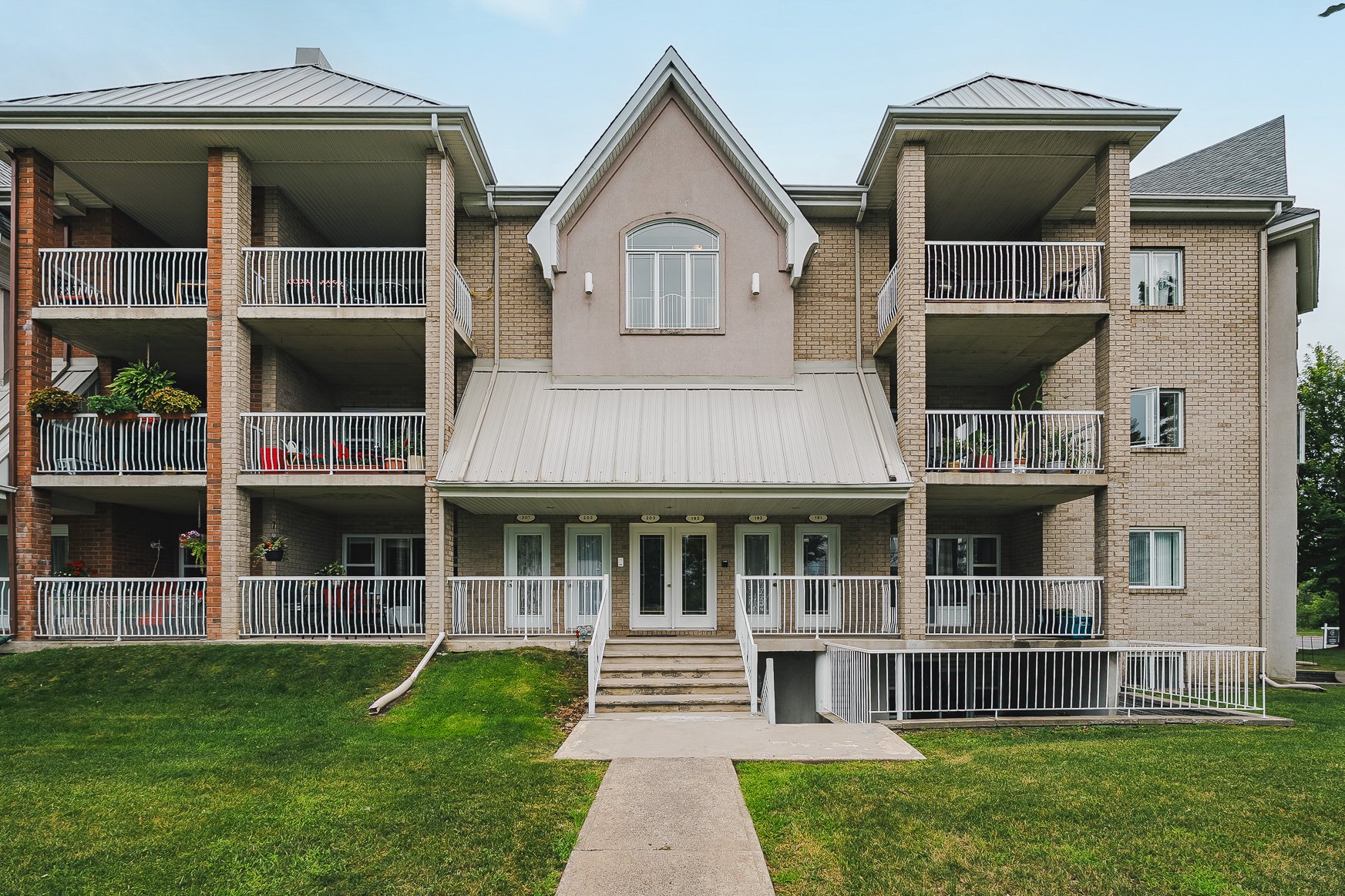 MLS: 21960733