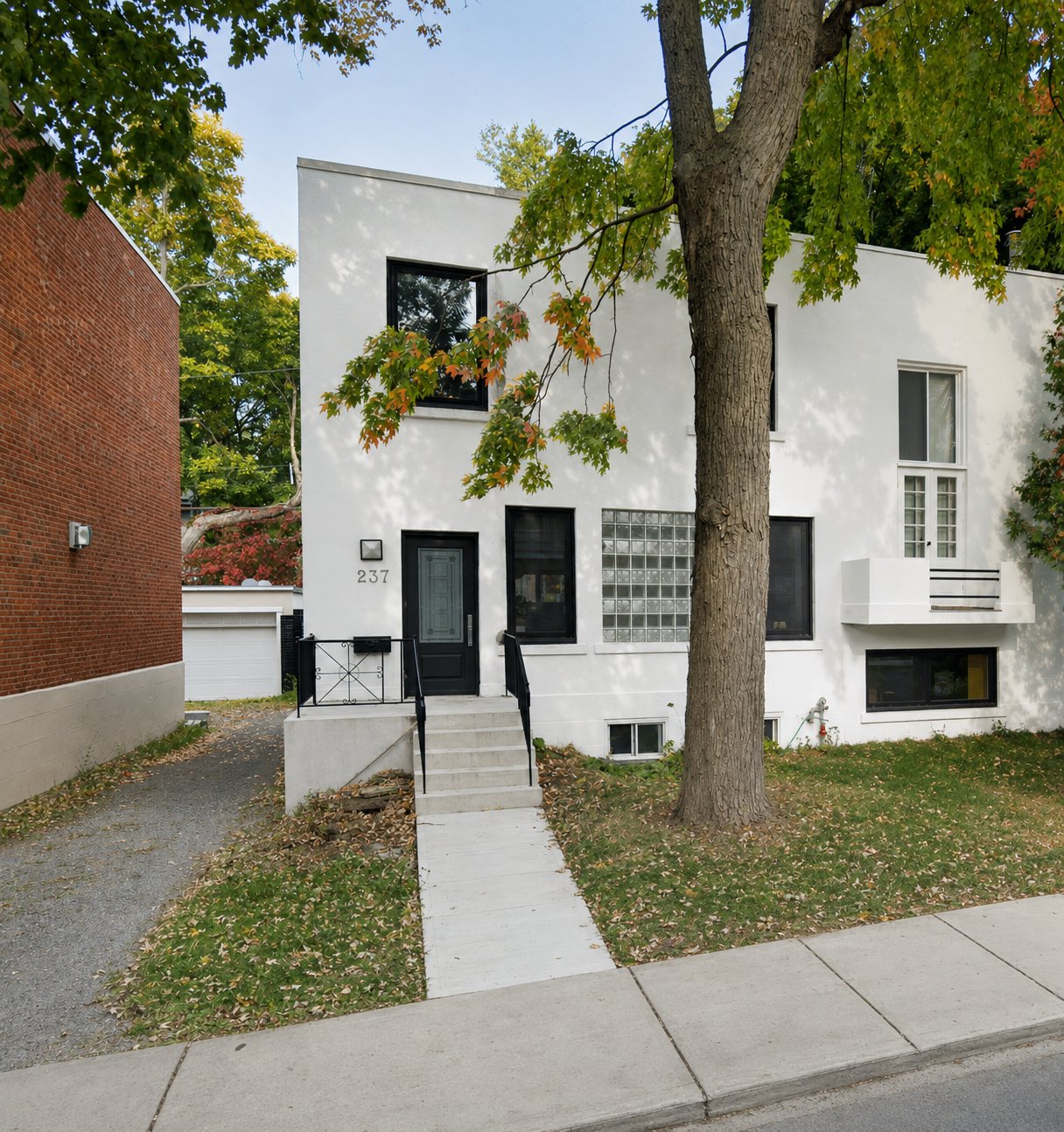 MLS: 22059544