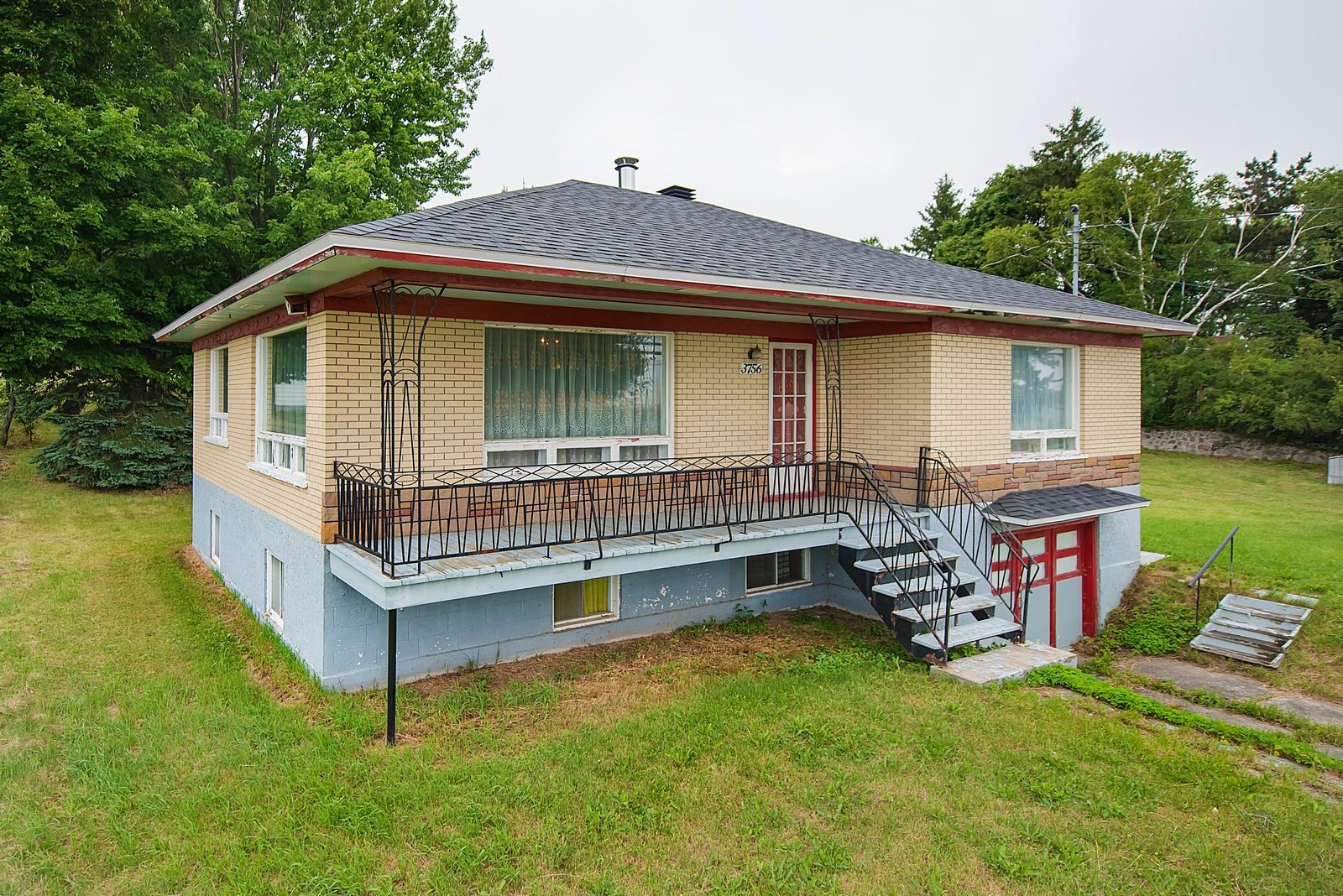 MLS: 22797412