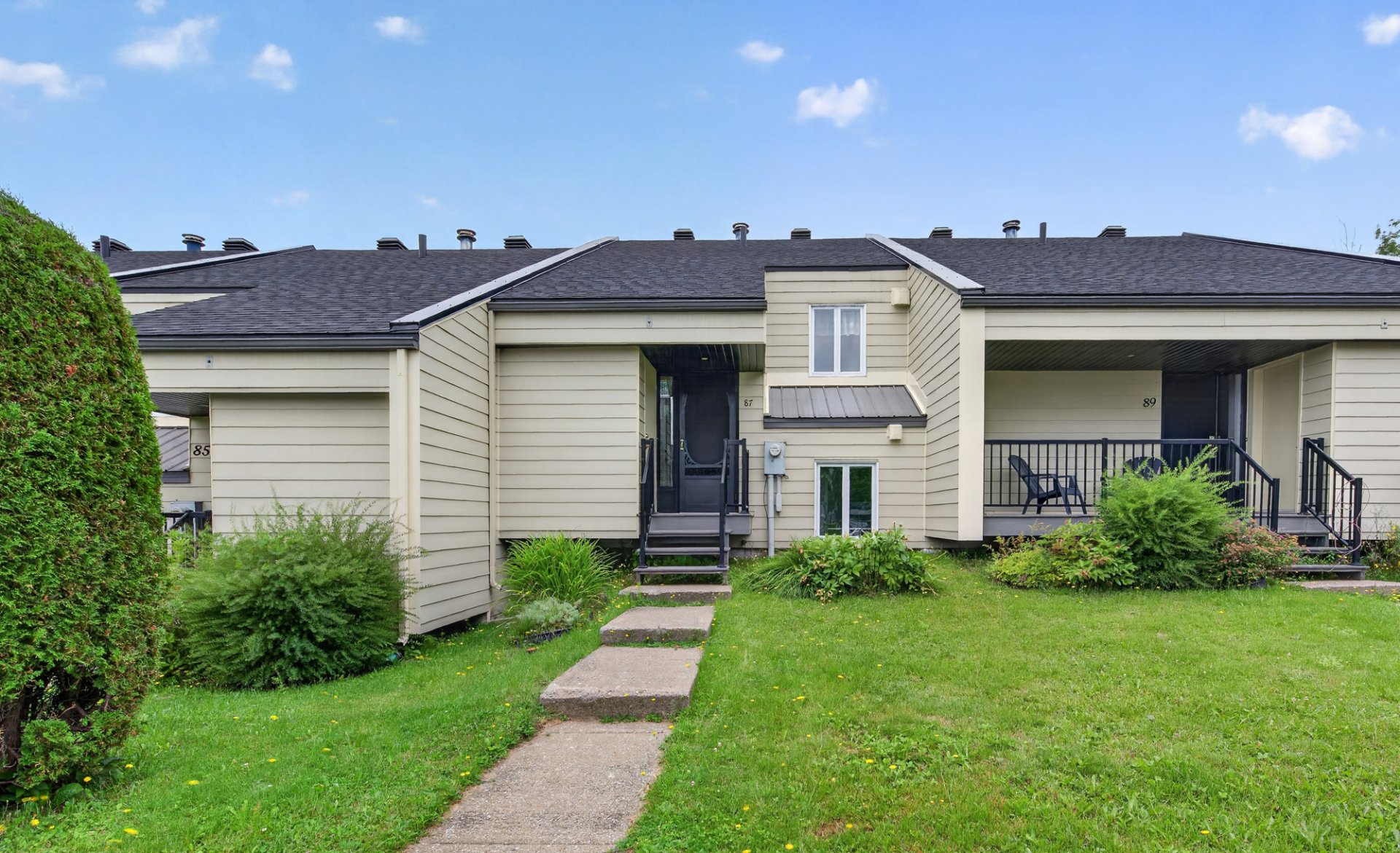 MLS: 25602349